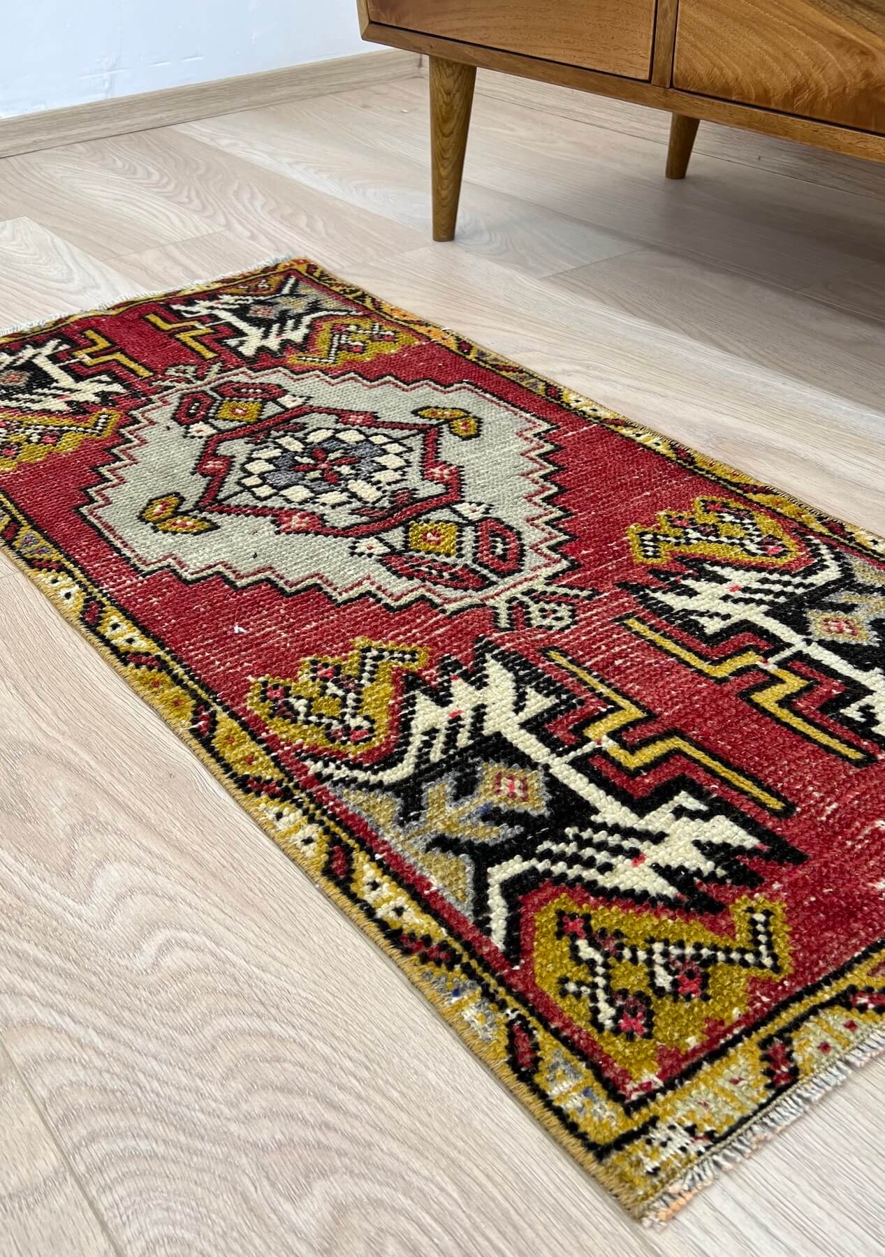 Priscilla - Vintage Mini Red Area Rug - kudenrugs