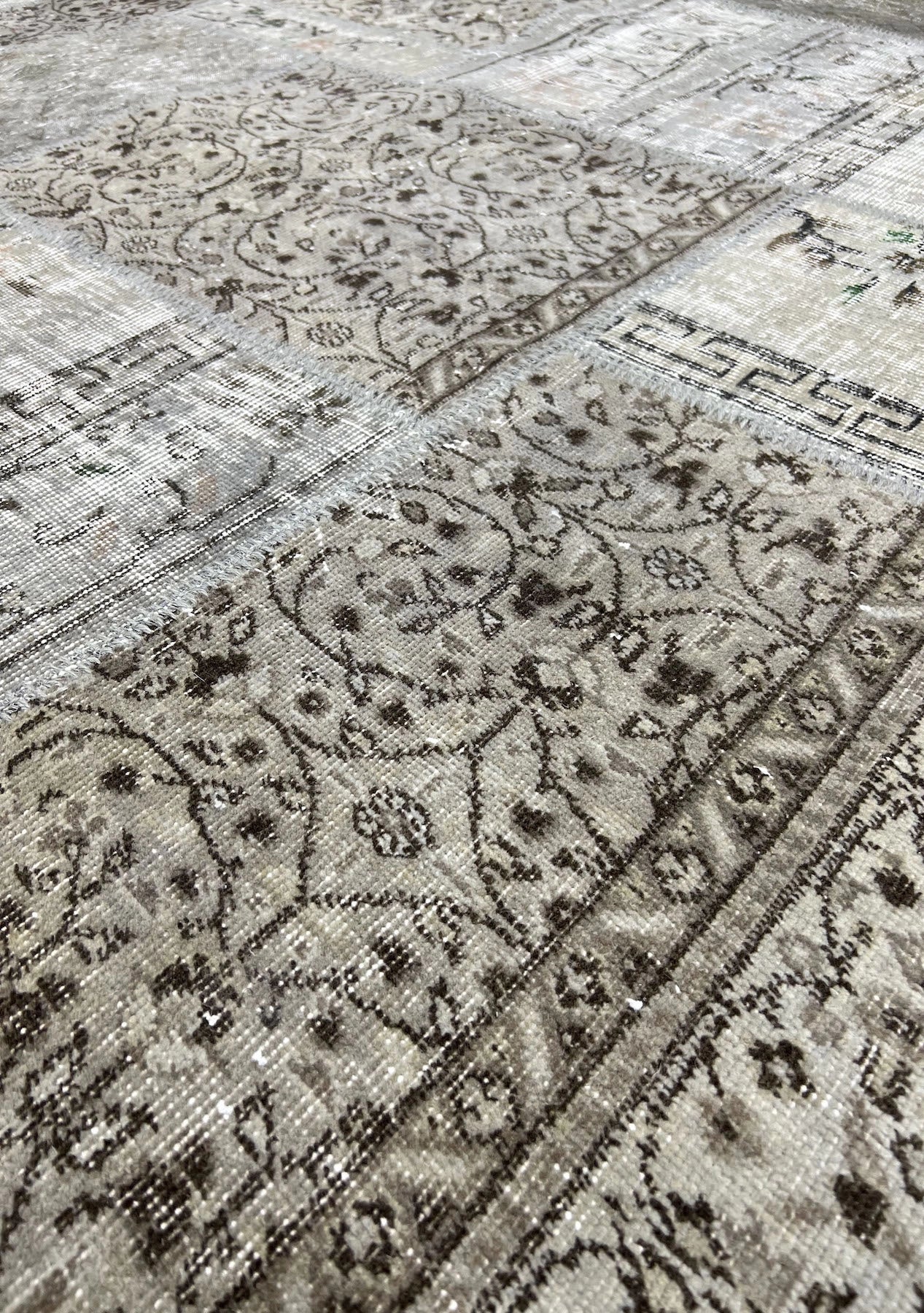 Qiara - Vintage Brown Patchwork Rug - kudenrugs