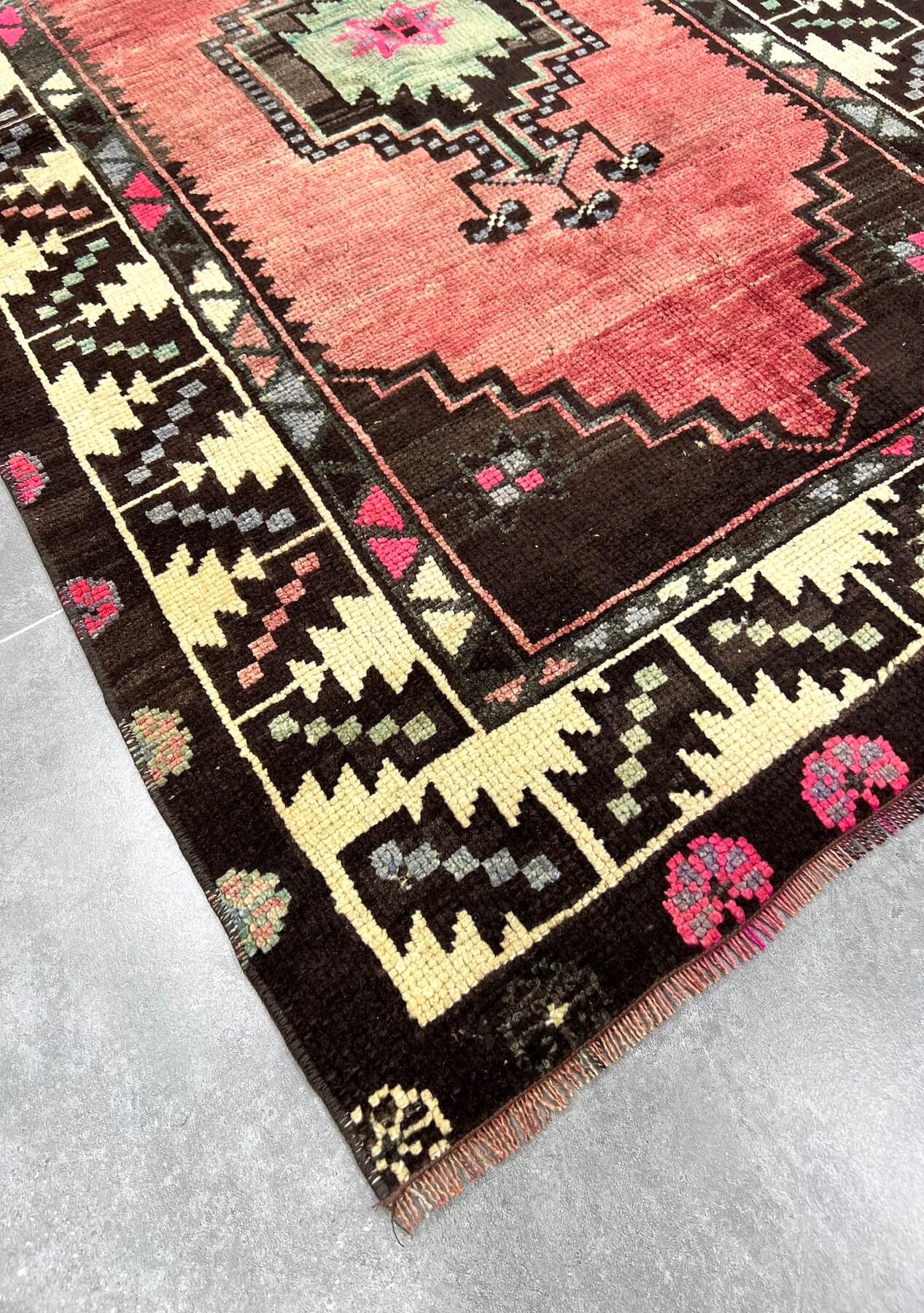 Regan - Vintage Anatolian Rug - kudenrugs