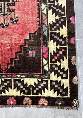 Regan - Vintage Anatolian Rug - kudenrugs