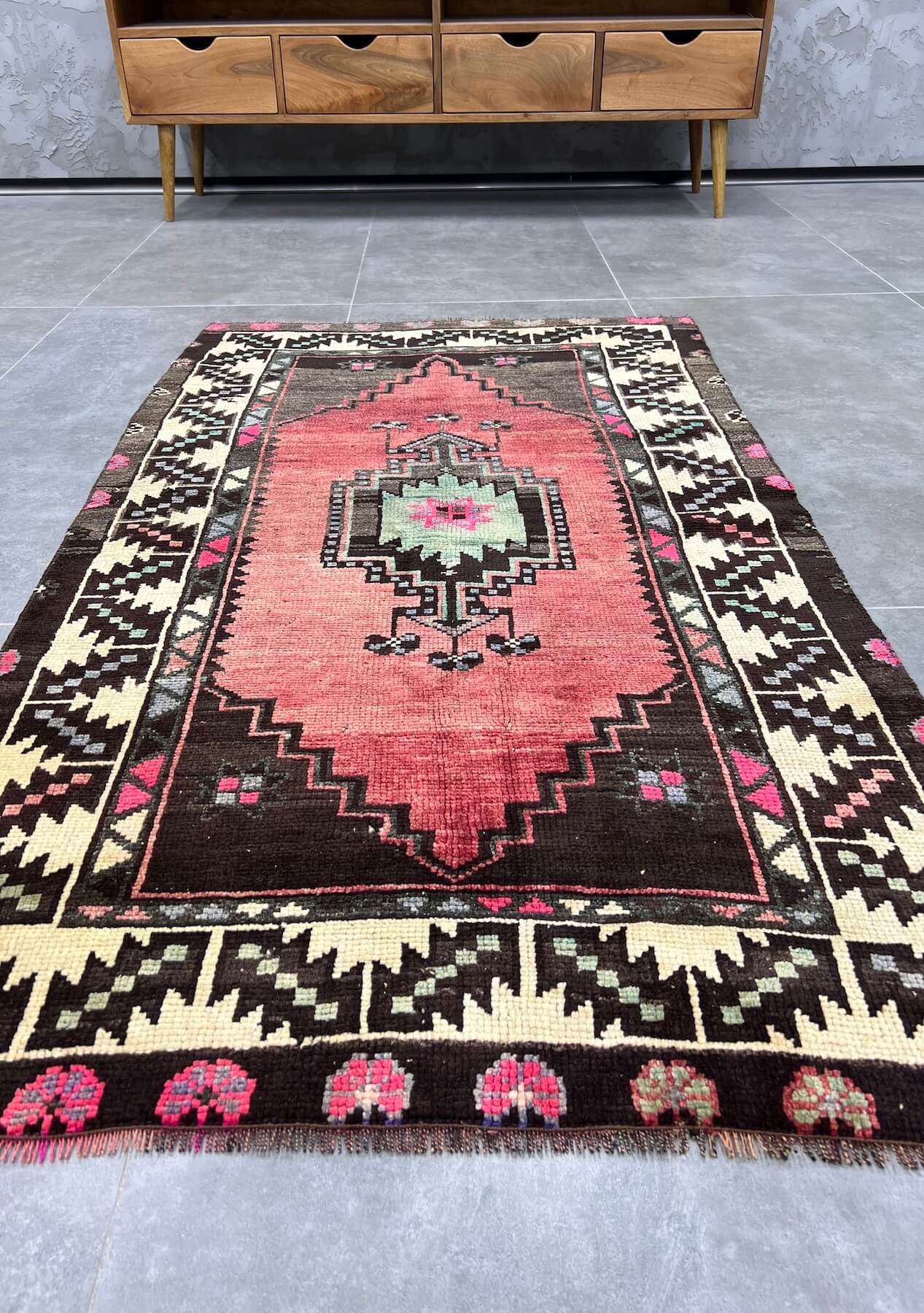 Regan - Vintage Anatolian Rug - kudenrugs