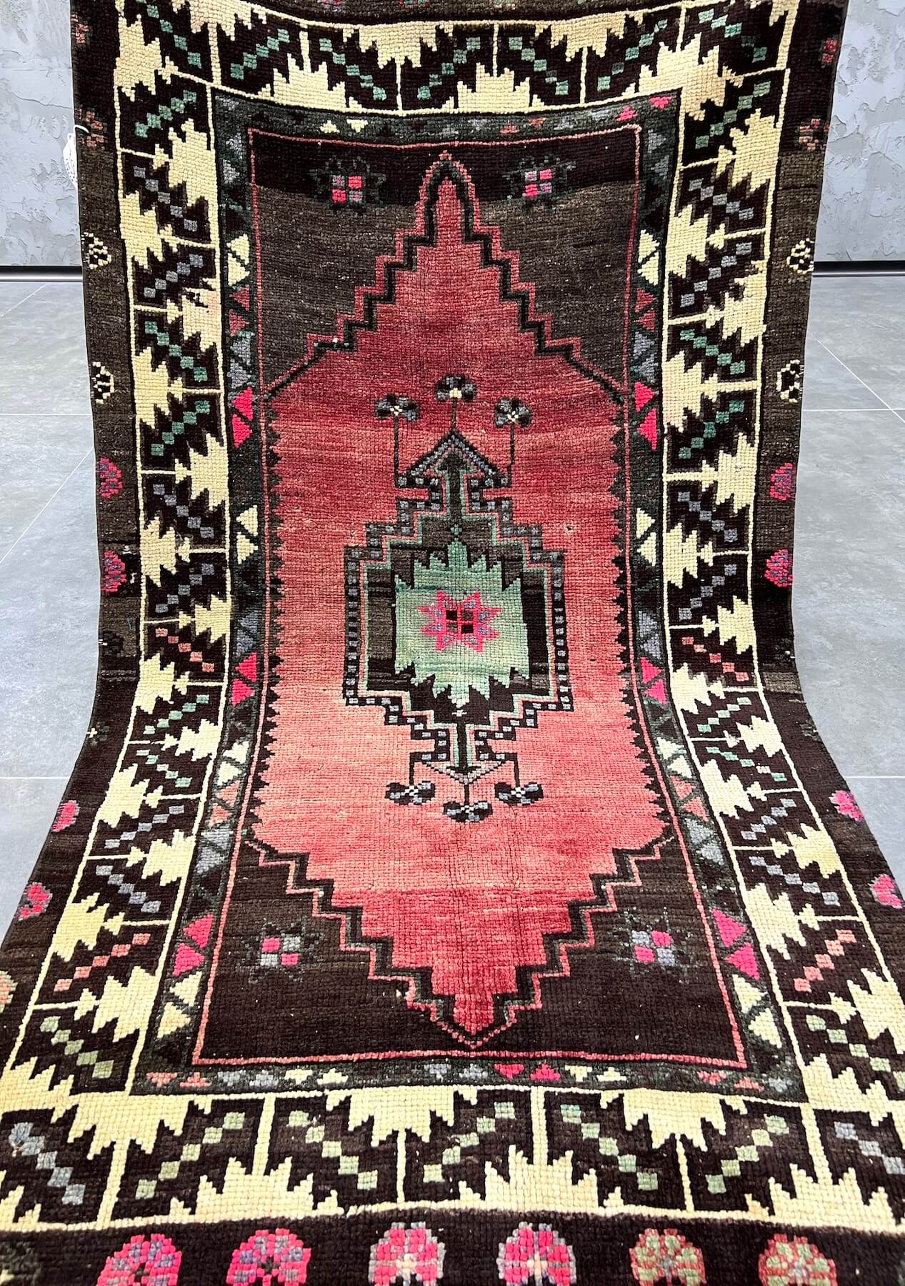 Regan - Vintage Anatolian Rug - kudenrugs