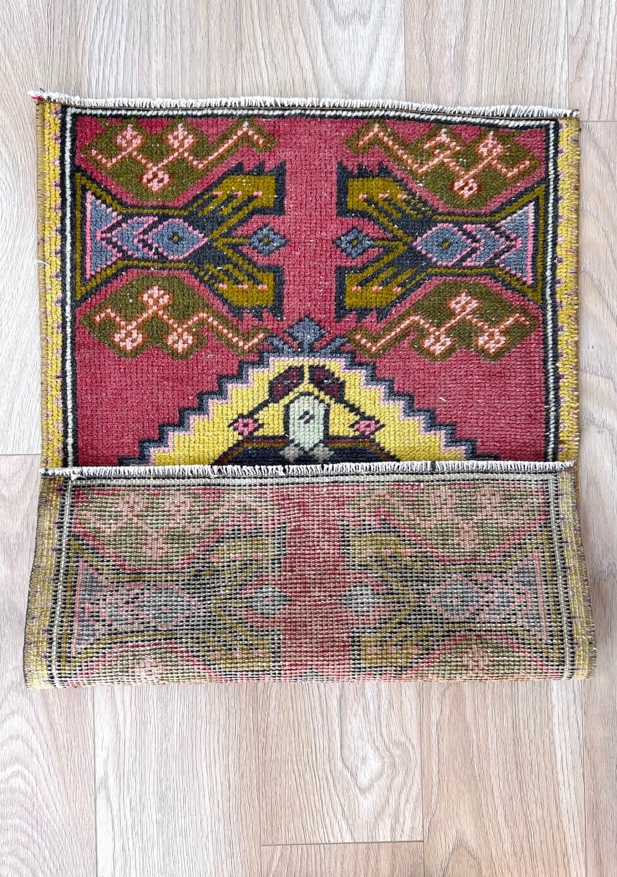 Reva - Vintage Mini Pink Area Rug - kudenrugs