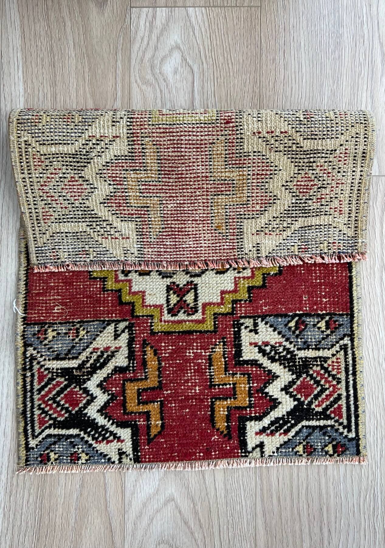 Reyna - Vintage Mini Red Area Rug - kudenrugs