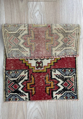 Reyna - Vintage Mini Red Area Rug - kudenrugs