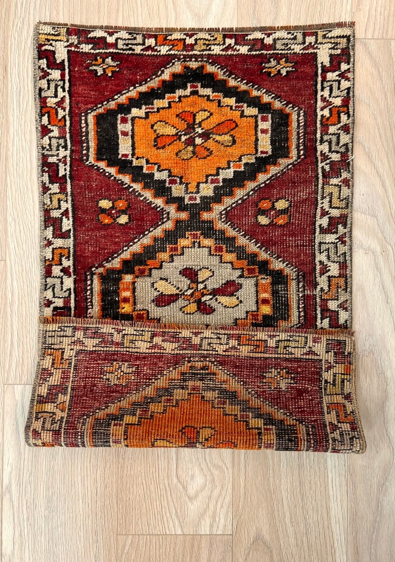 Rhiannon - Vintage Mini Red Area Rug - kudenrugs