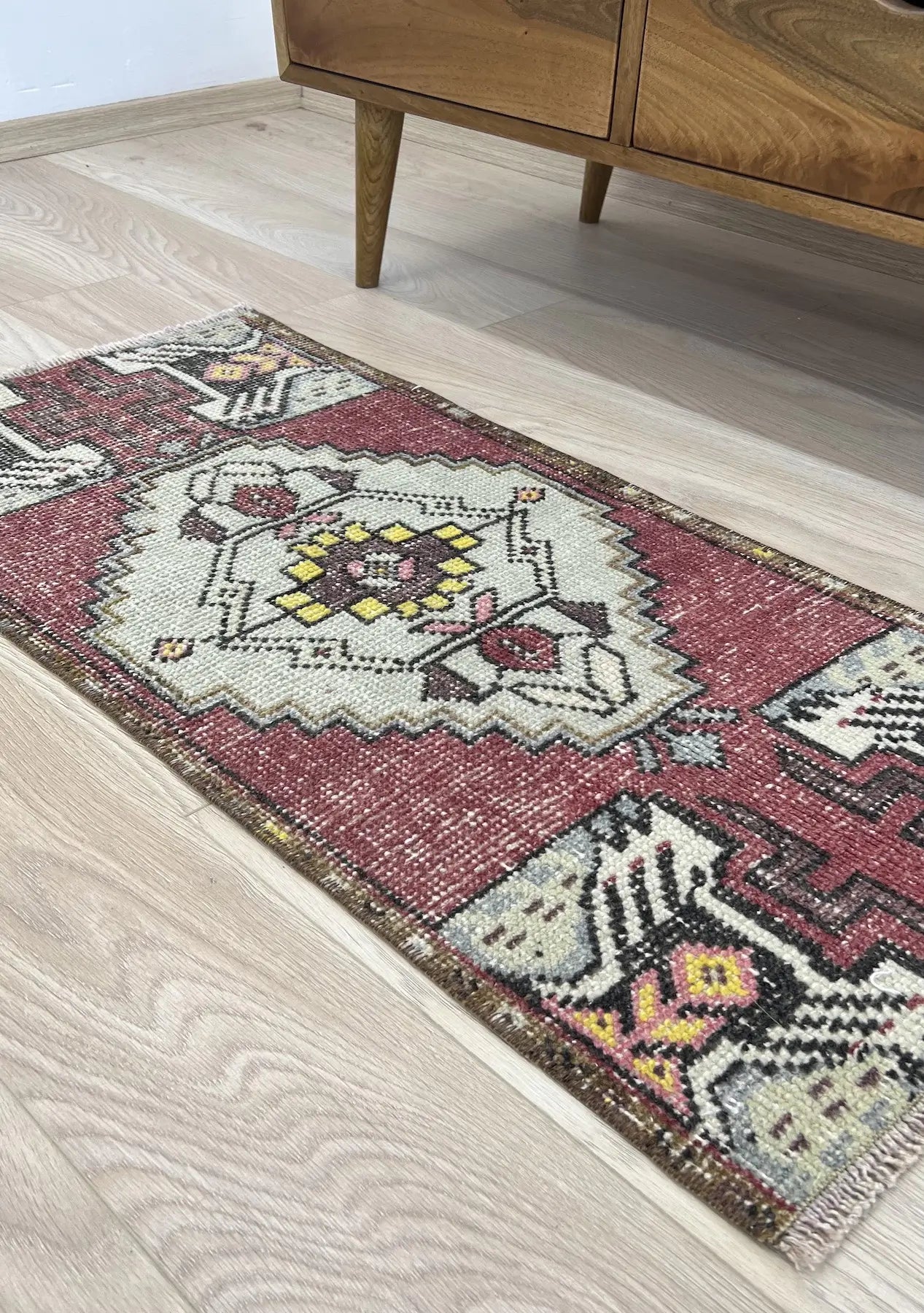 Rufina - Vintage Mini Pink Area Rug - kudenrugs
