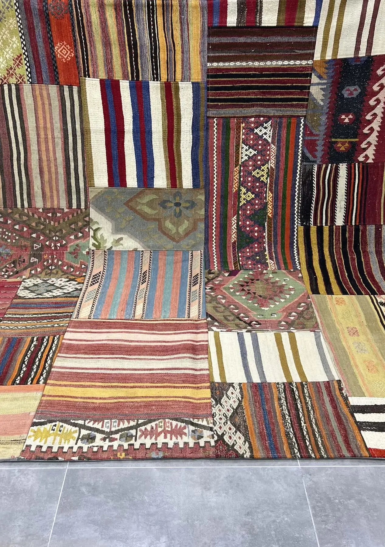 Saeko - Vintage Turkish Patchwork Rug - kudenrugs