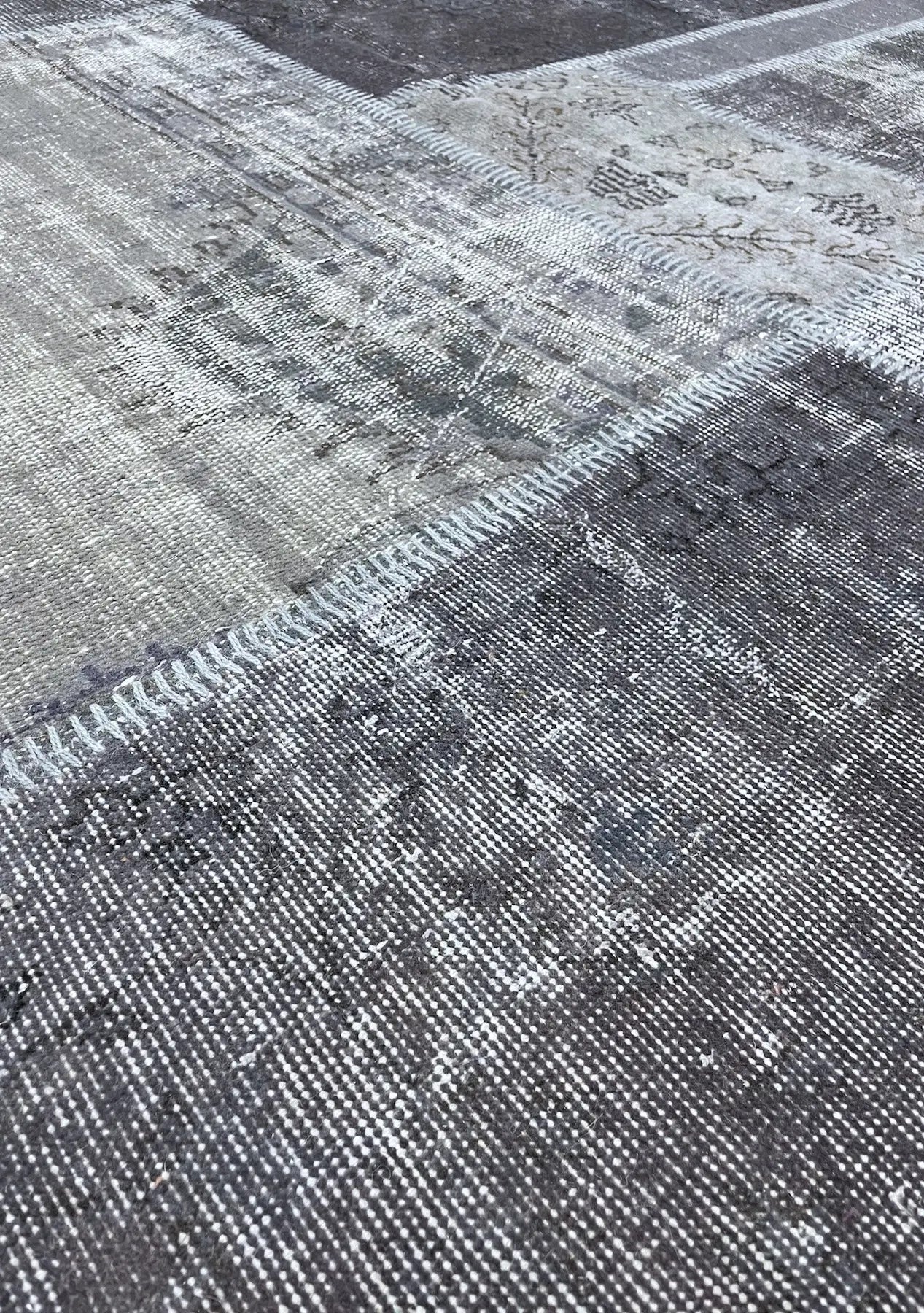 Saffron - Vintage Gray Patchwork Rug - kudenrugs