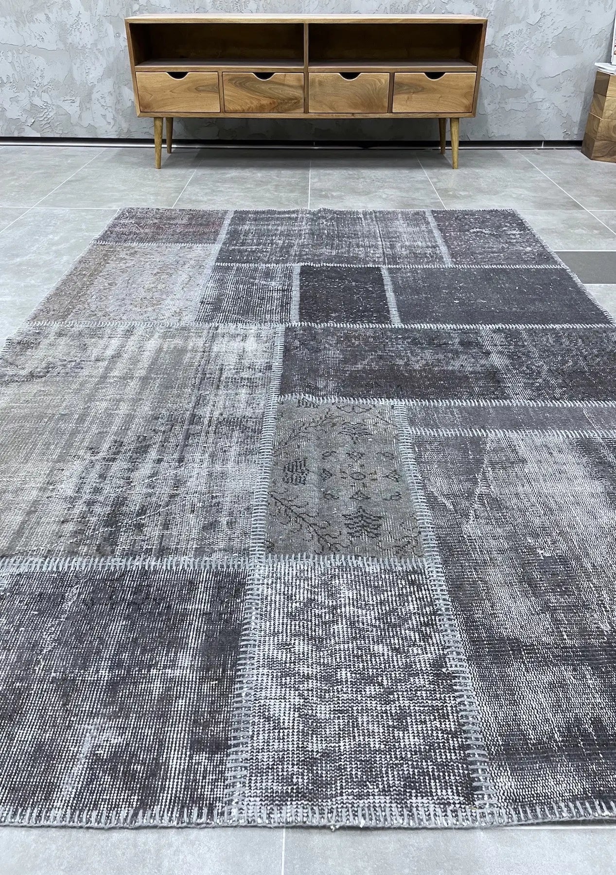 Saffron - Vintage Gray Patchwork Rug - kudenrugs