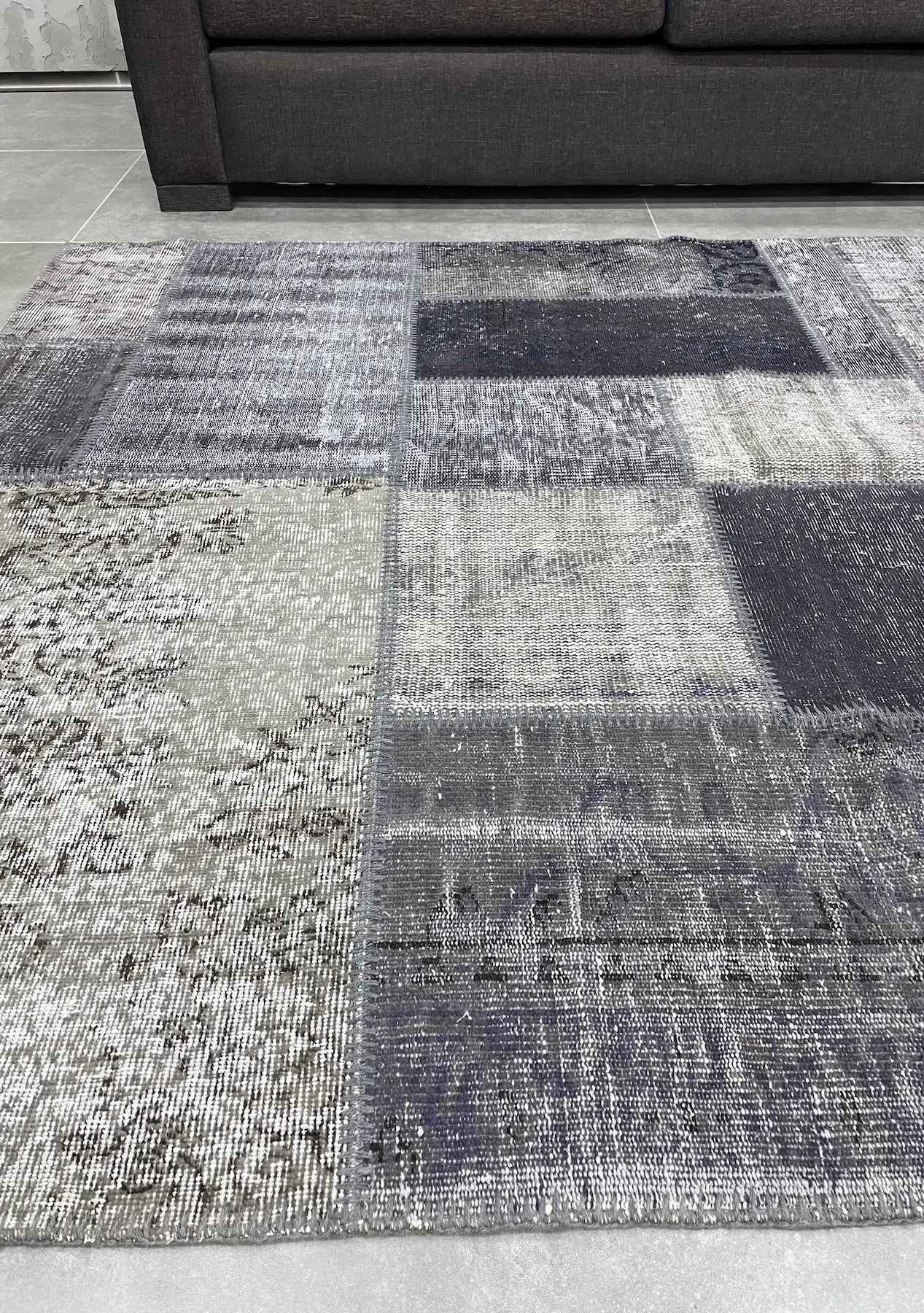 Saga - Vintage Gray Patchwork Rug - kudenrugs