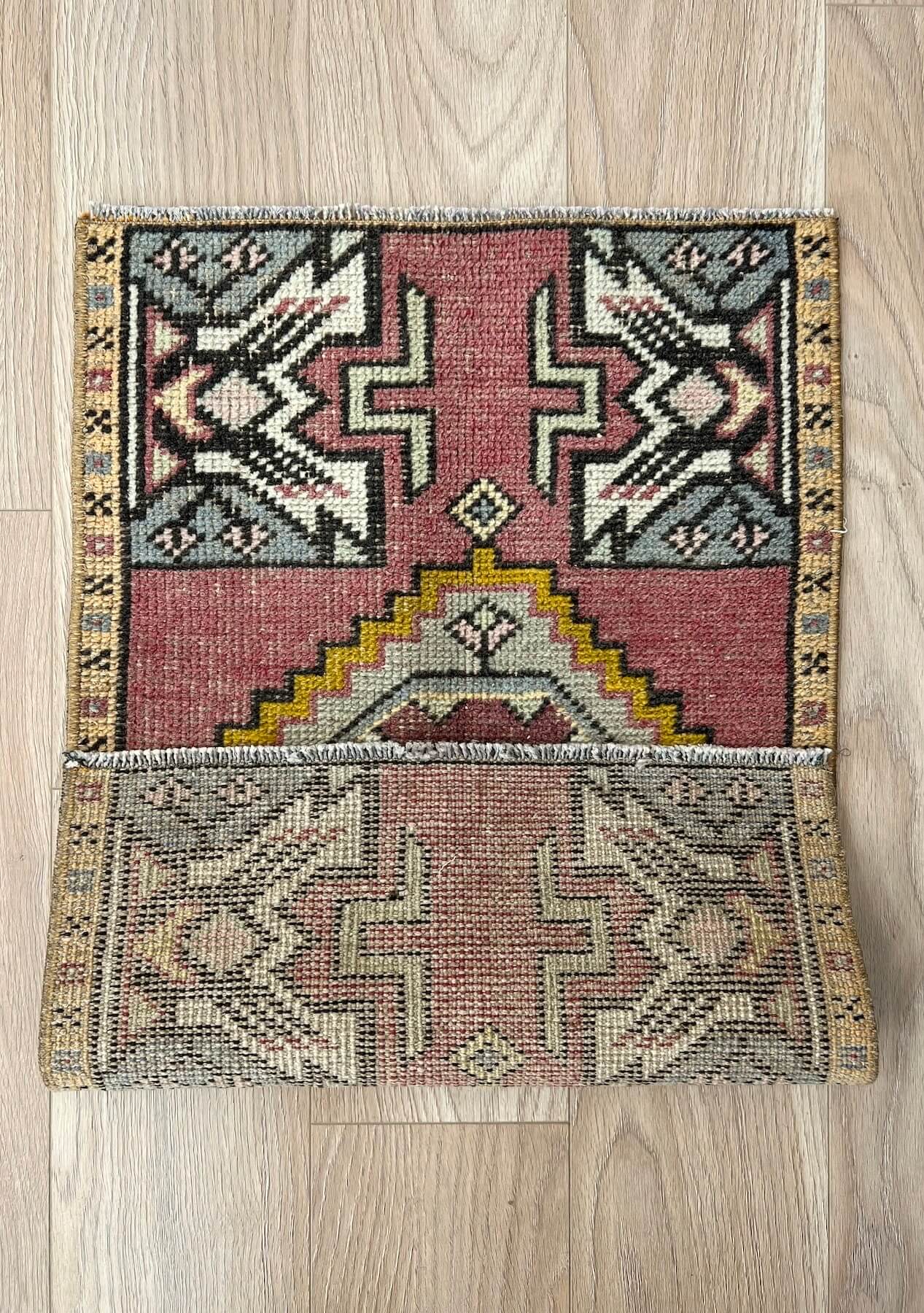 Sierra - Vintage Mini Pink Area Rug - kudenrugs