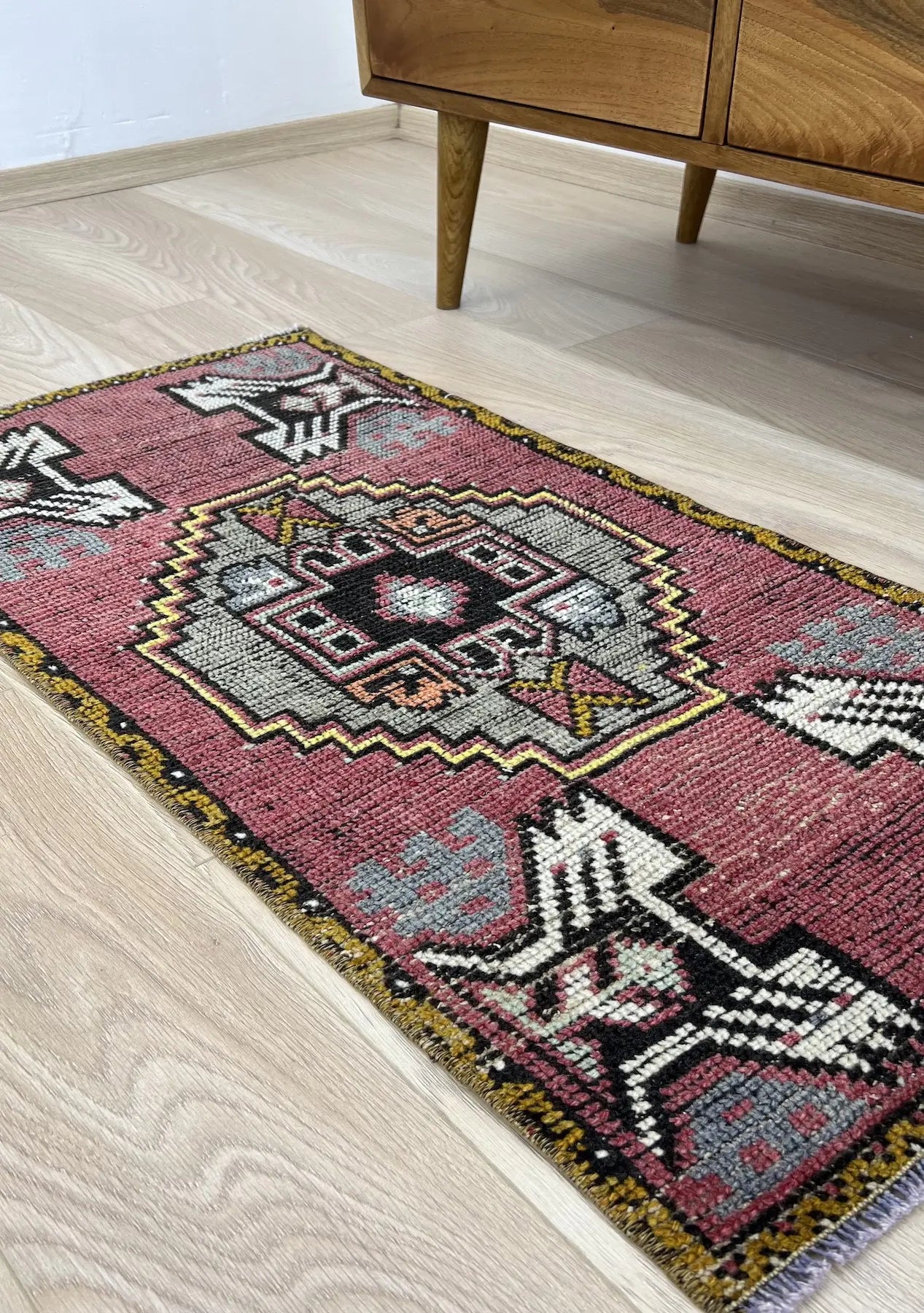 Suri - Vintage Mini Pink Area Rug - kudenrugs