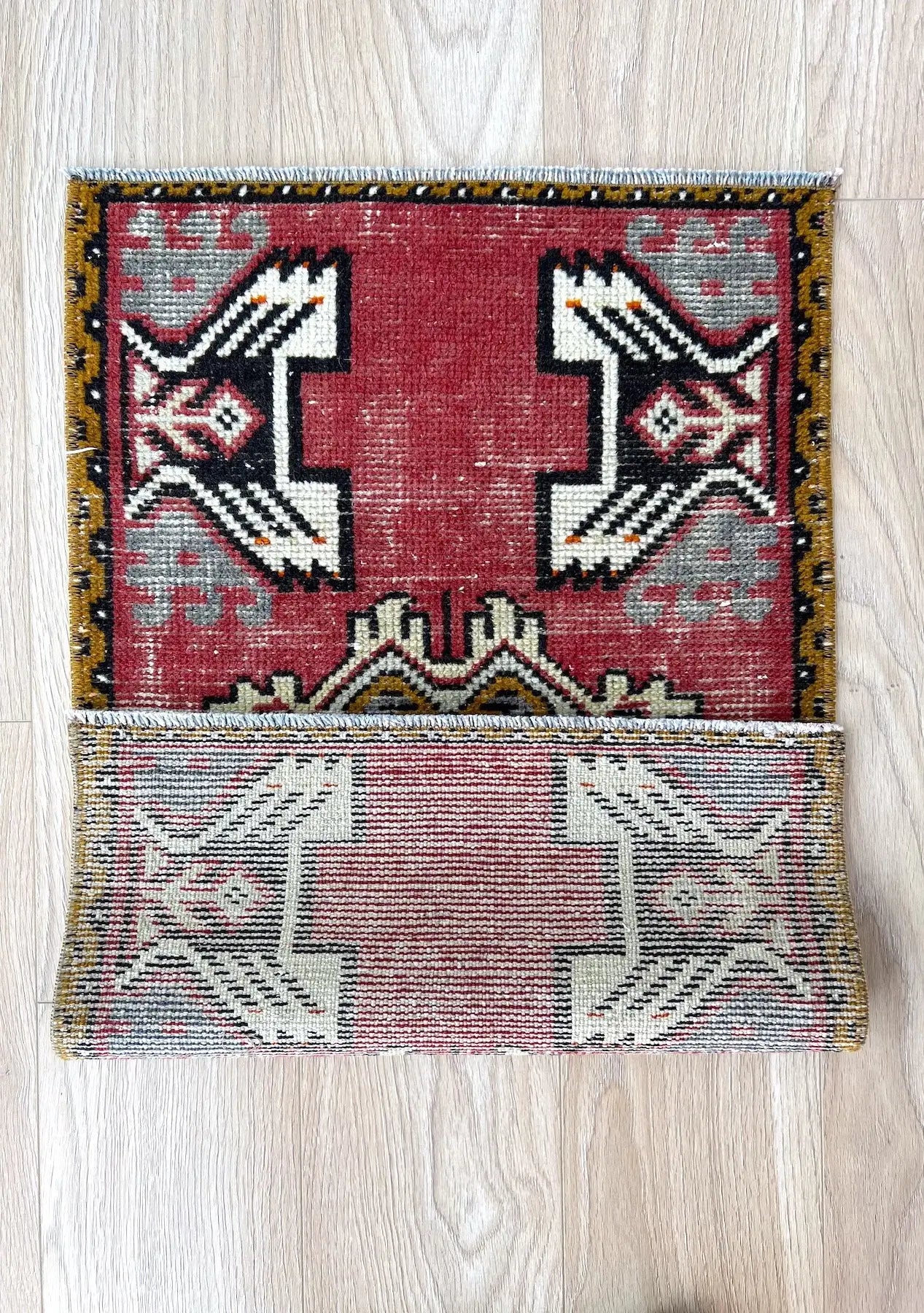 Taahira - Vintage Mini Red Area Rug - kudenrugs