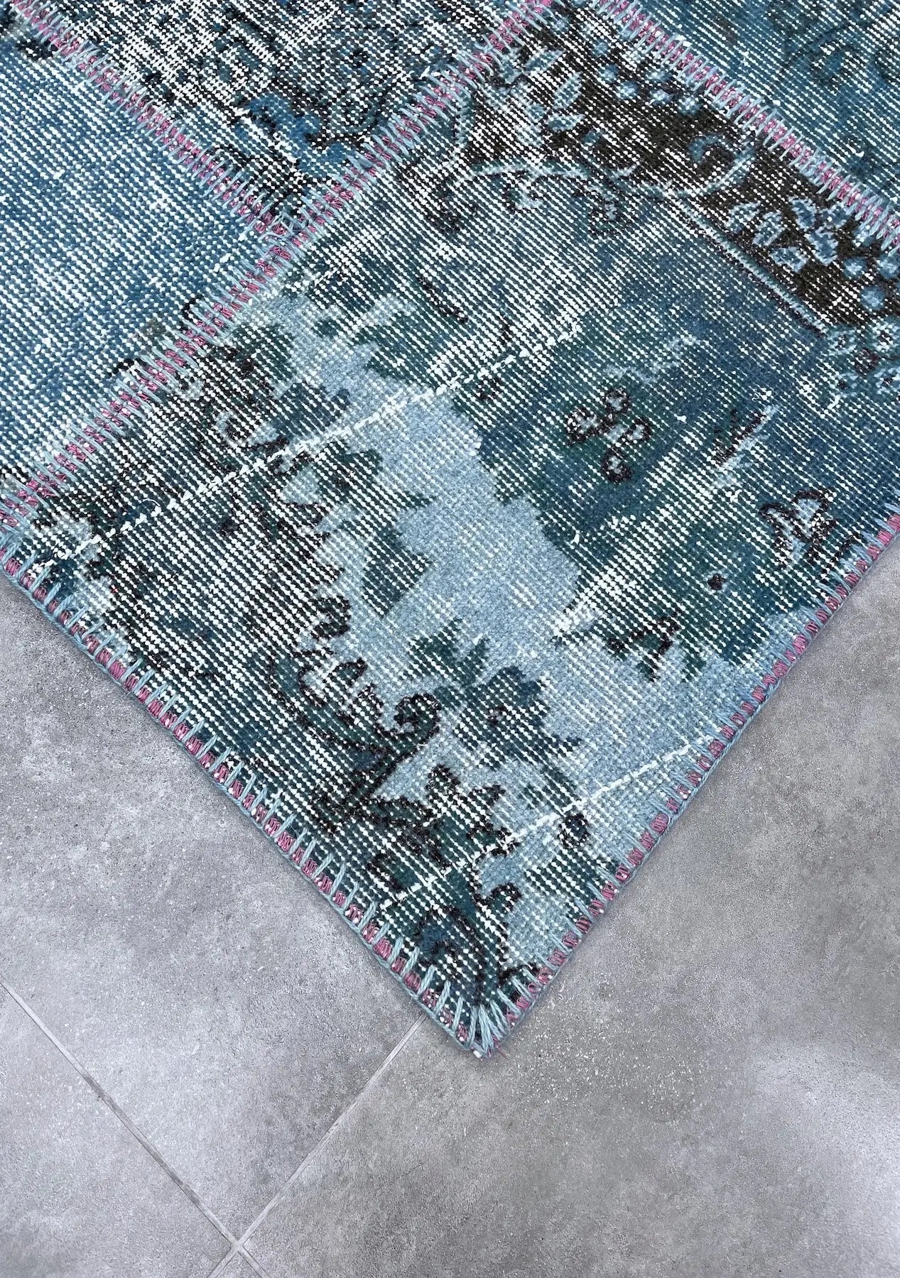 Taanach - Vintage Blue Patchwork Rug - kudenrugs