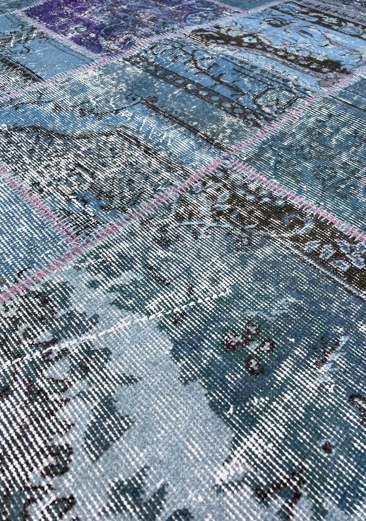 Taanach - Vintage Blue Patchwork Rug - kudenrugs