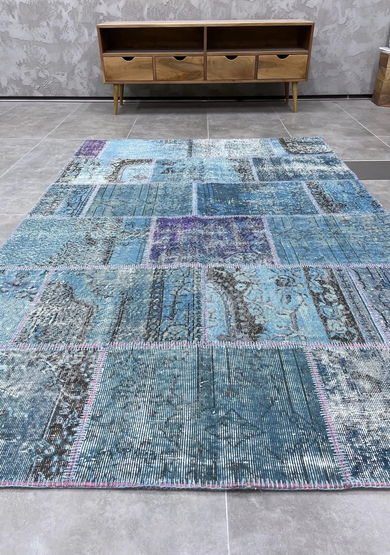 Taanach - Vintage Blue Patchwork Rug - kudenrugs