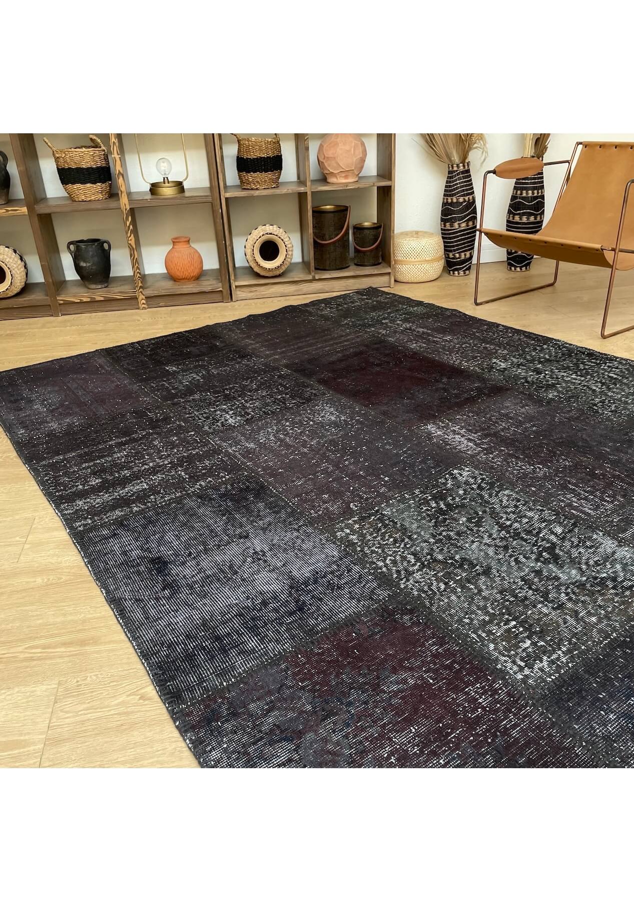 Tammy - Vintage Black Patchwork Rug - kudenrugs