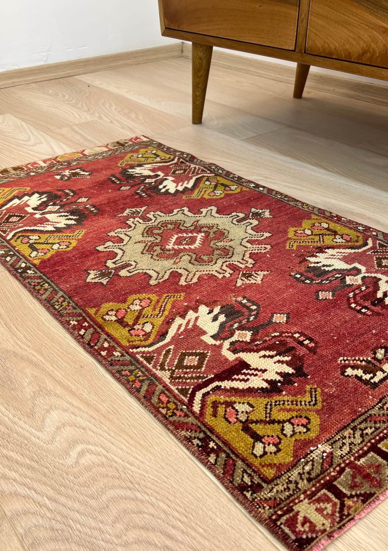 Tanya - Vintage Mini Red Area Rug - kudenrugs