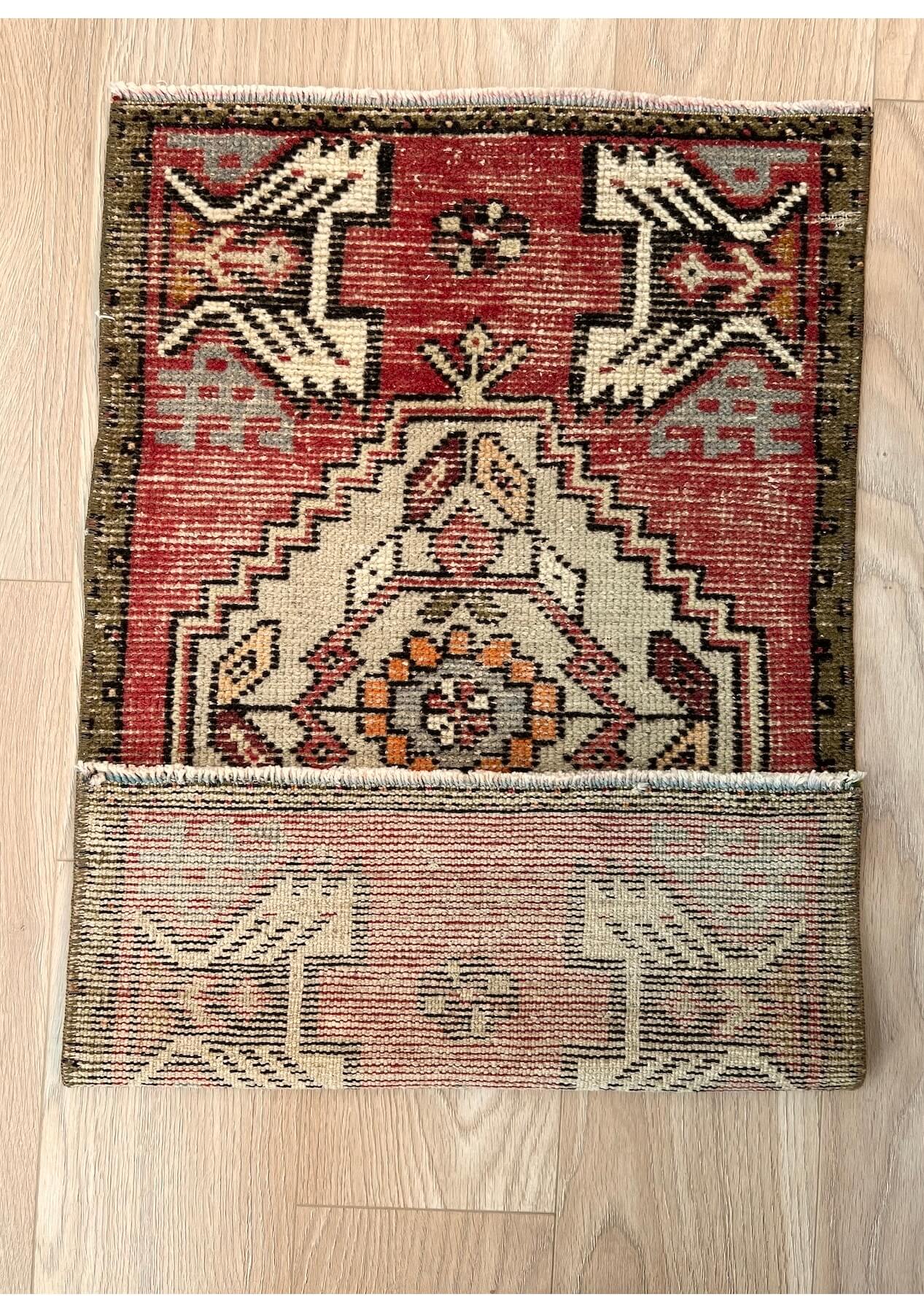 Tara - Vintage Mini Red Area Rug - kudenrugs