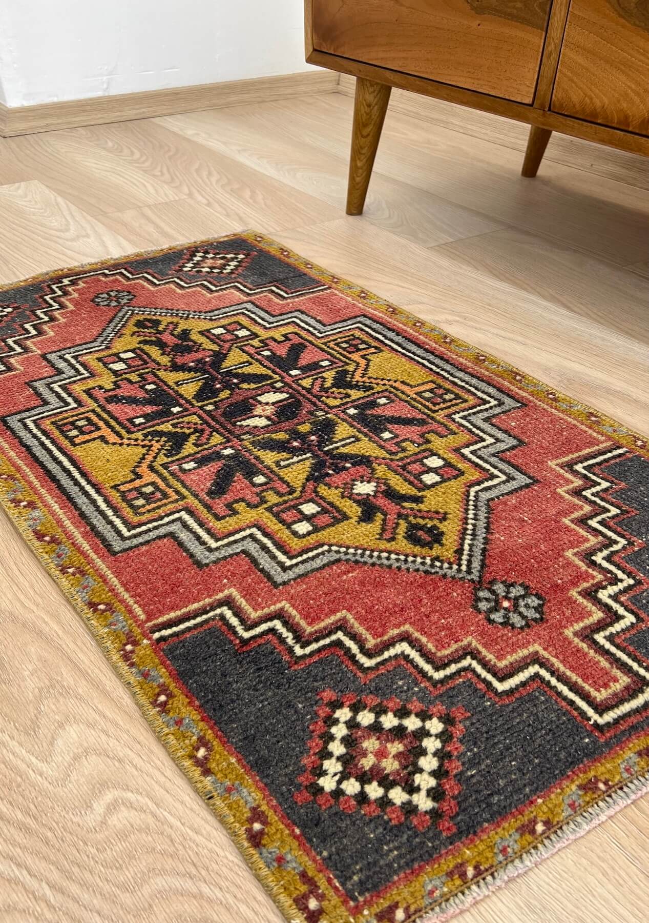 Theodora - Vintage Mini Pink Area Rug - kudenrugs