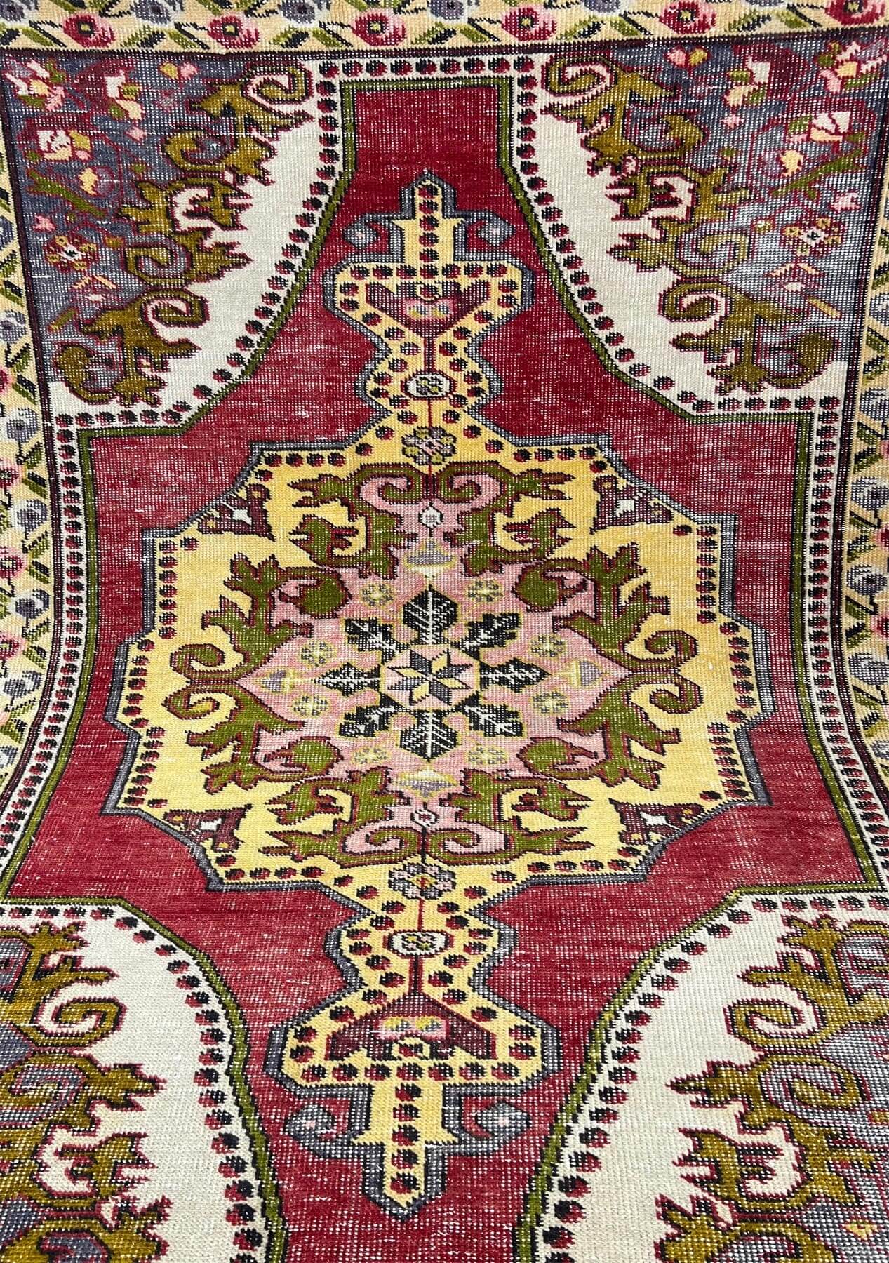 Tyra - Vintage Anatolian Rug - kudenrugs