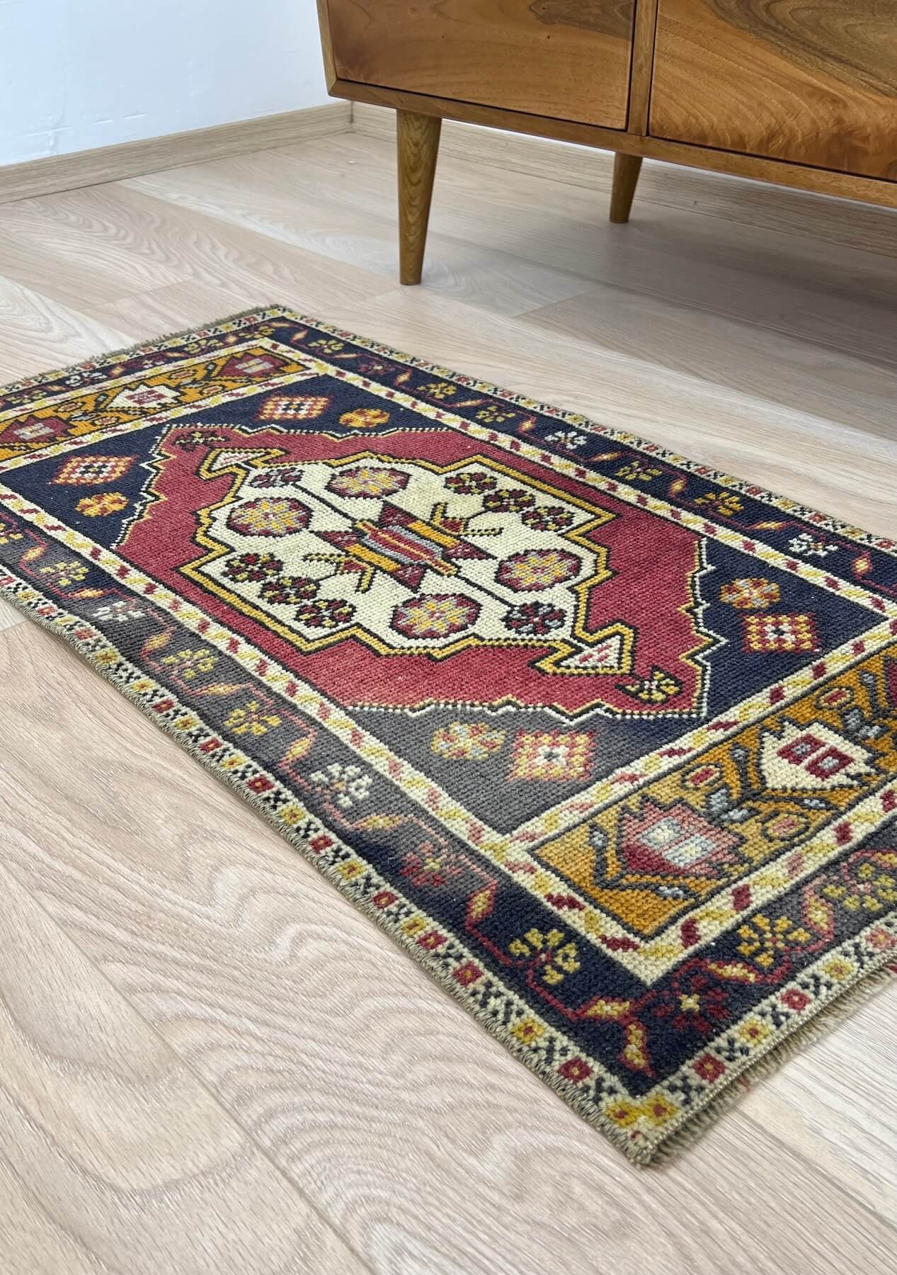 Valeria - Vintage Mini Red Area Rug - kudenrugs