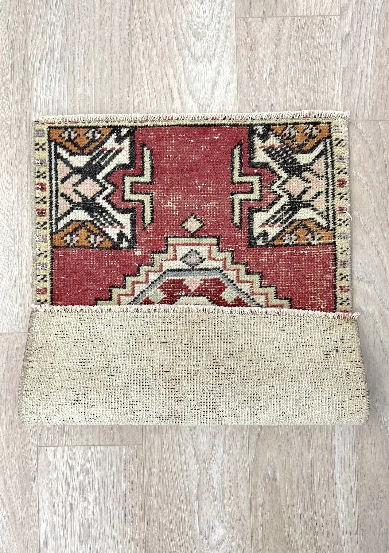 Veed - Vintage Mini Red Area Rug - kudenrugs