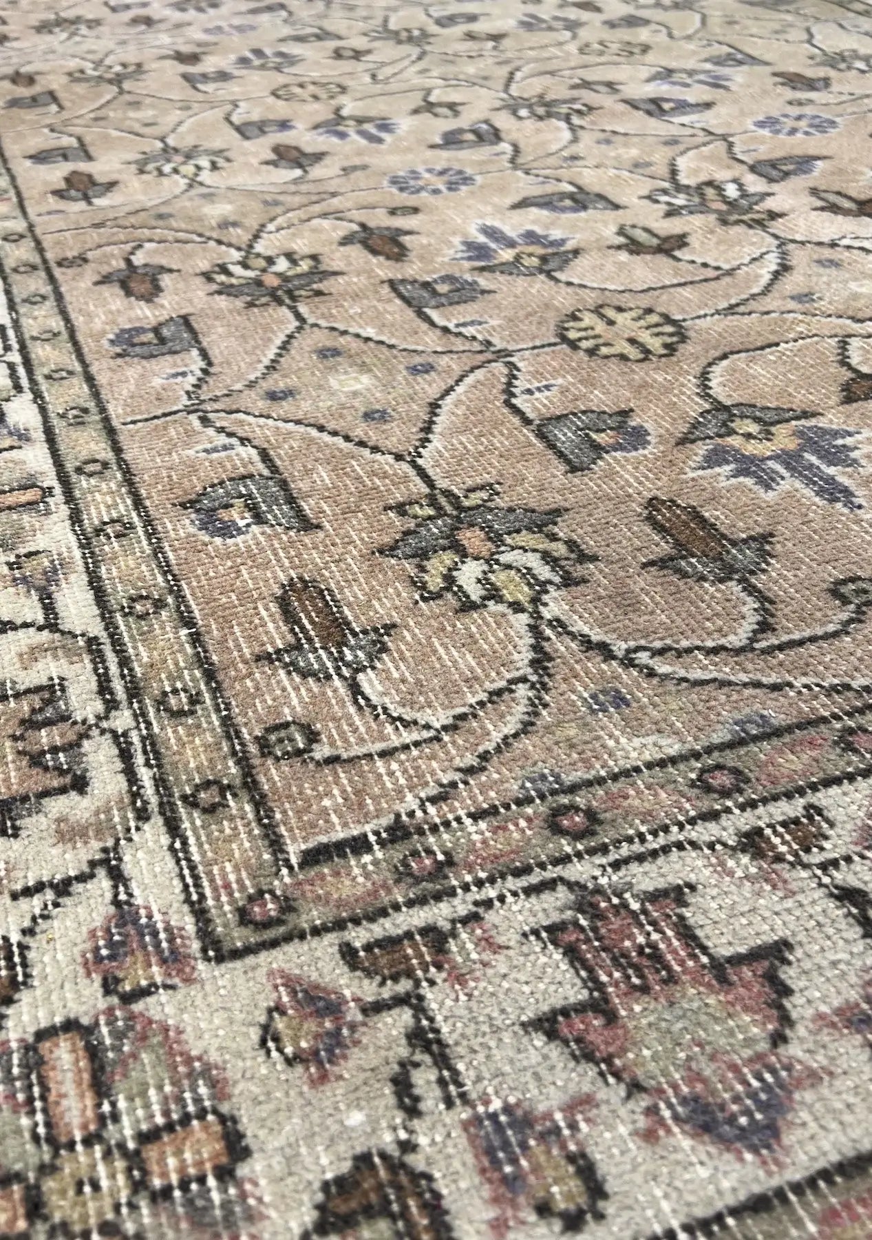 Willa - Vintage Beige Antique Washed Rug - kudenrugs