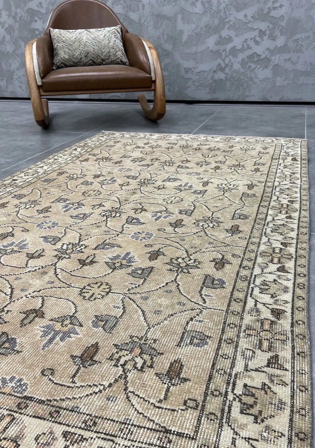 Willa - Vintage Beige Antique Washed Rug - kudenrugs