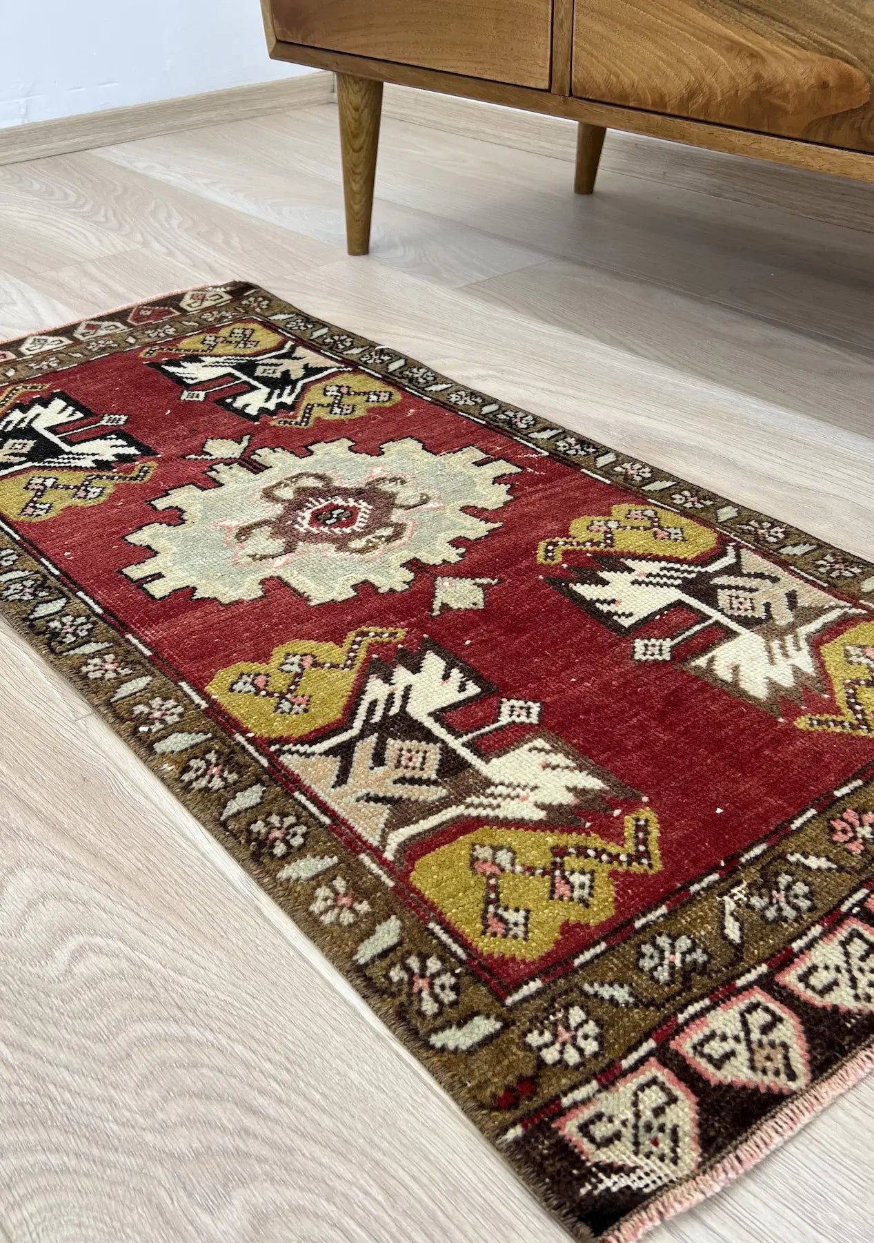 Winifred - Vintage Mini Red Area Rug - kudenrugs