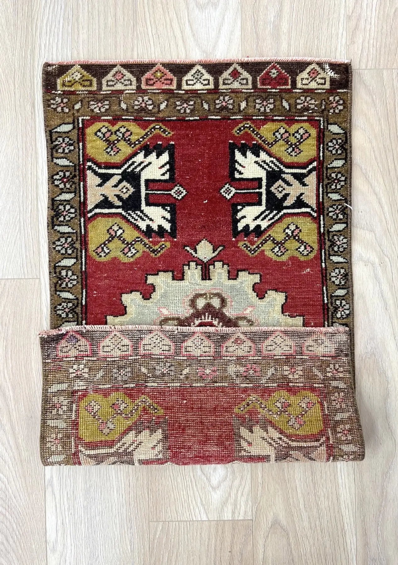 Winifred - Vintage Mini Red Area Rug - kudenrugs