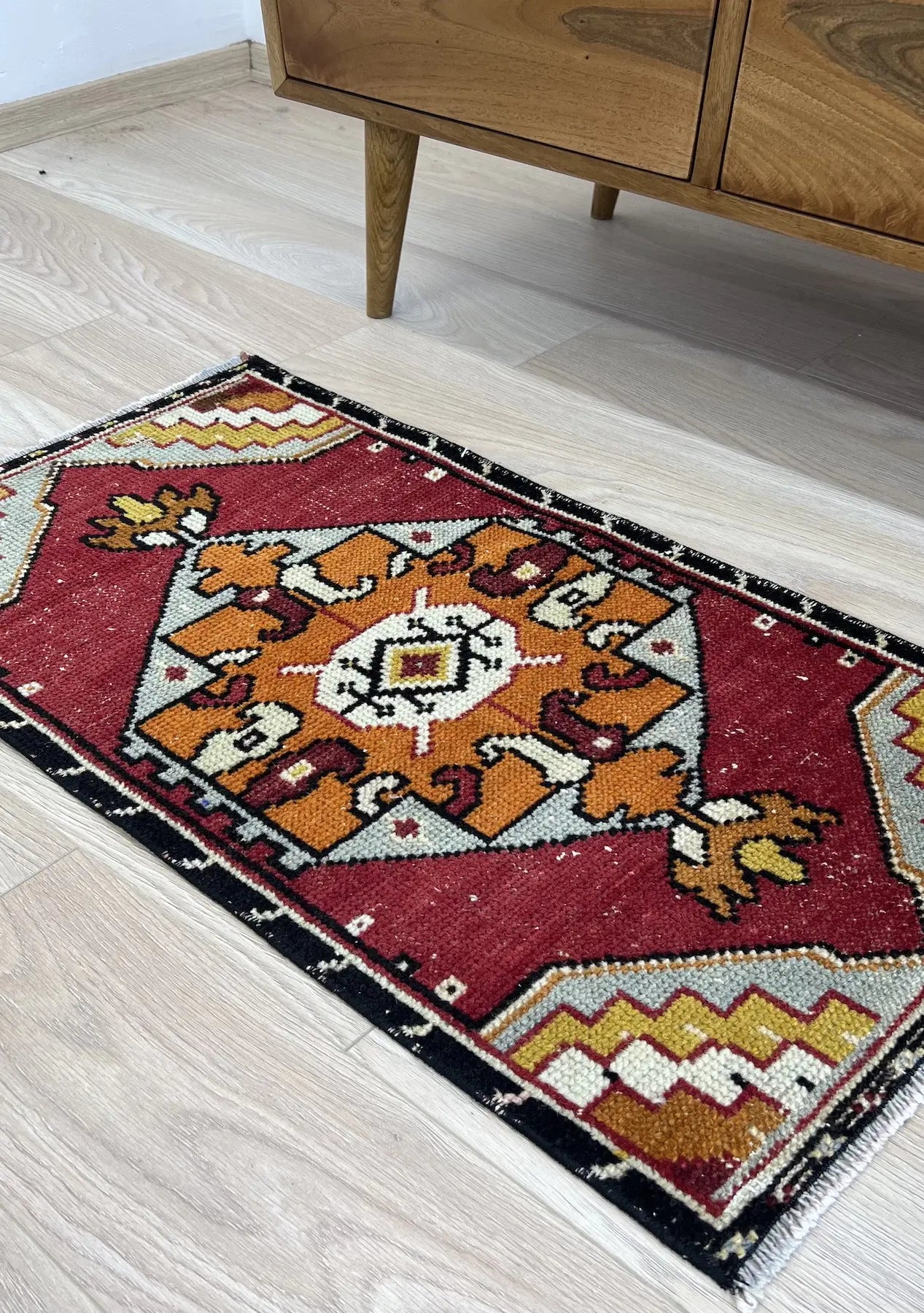 Xia - Vintage Mini Red Area Rug - kudenrugs