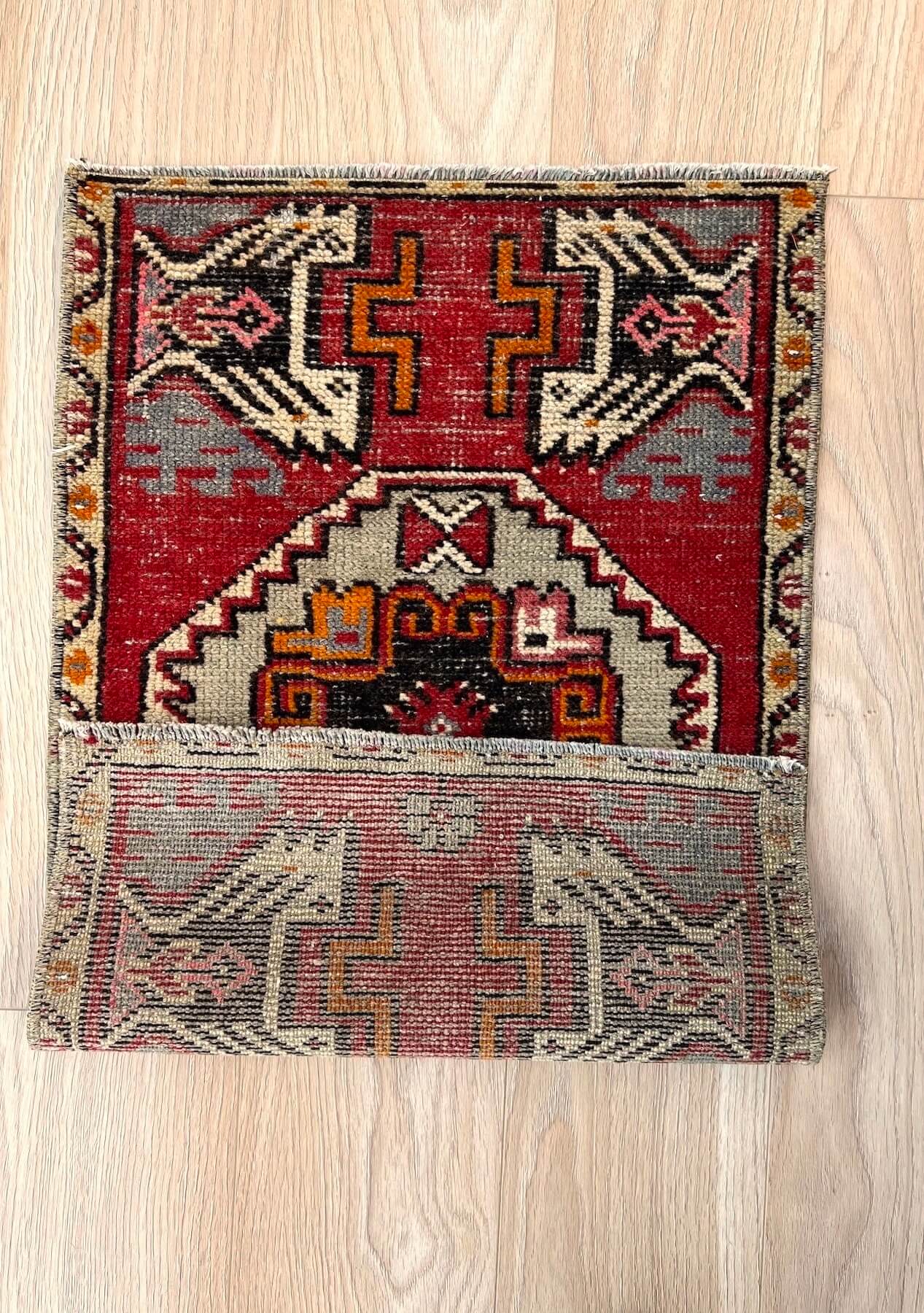 Ximena - Vintage Mini Red Area Rug - kudenrugs