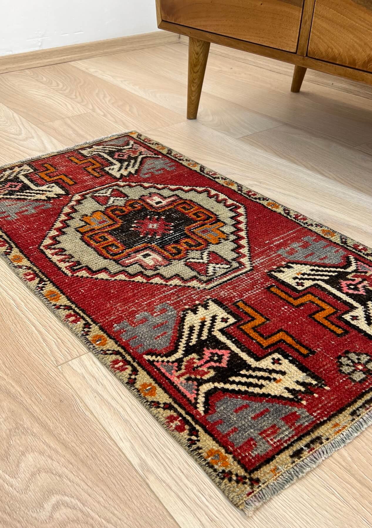 Ximena - Vintage Mini Red Area Rug - kudenrugs