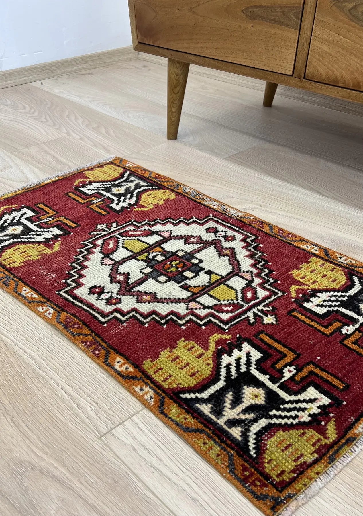 Yashaswini - Vintage Mini Red Area Rug - kudenrugs