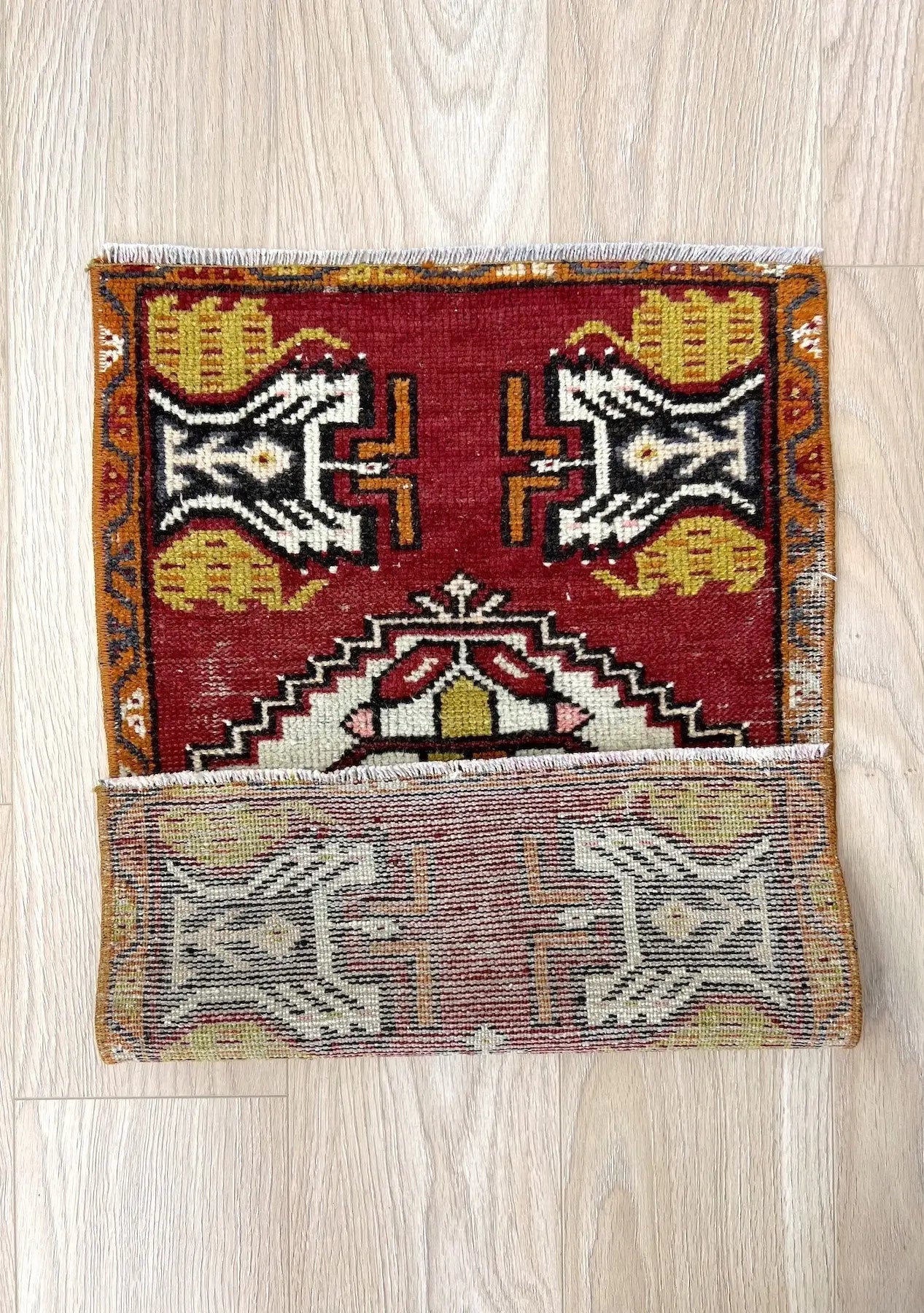 Yashaswini - Vintage Mini Red Area Rug - kudenrugs