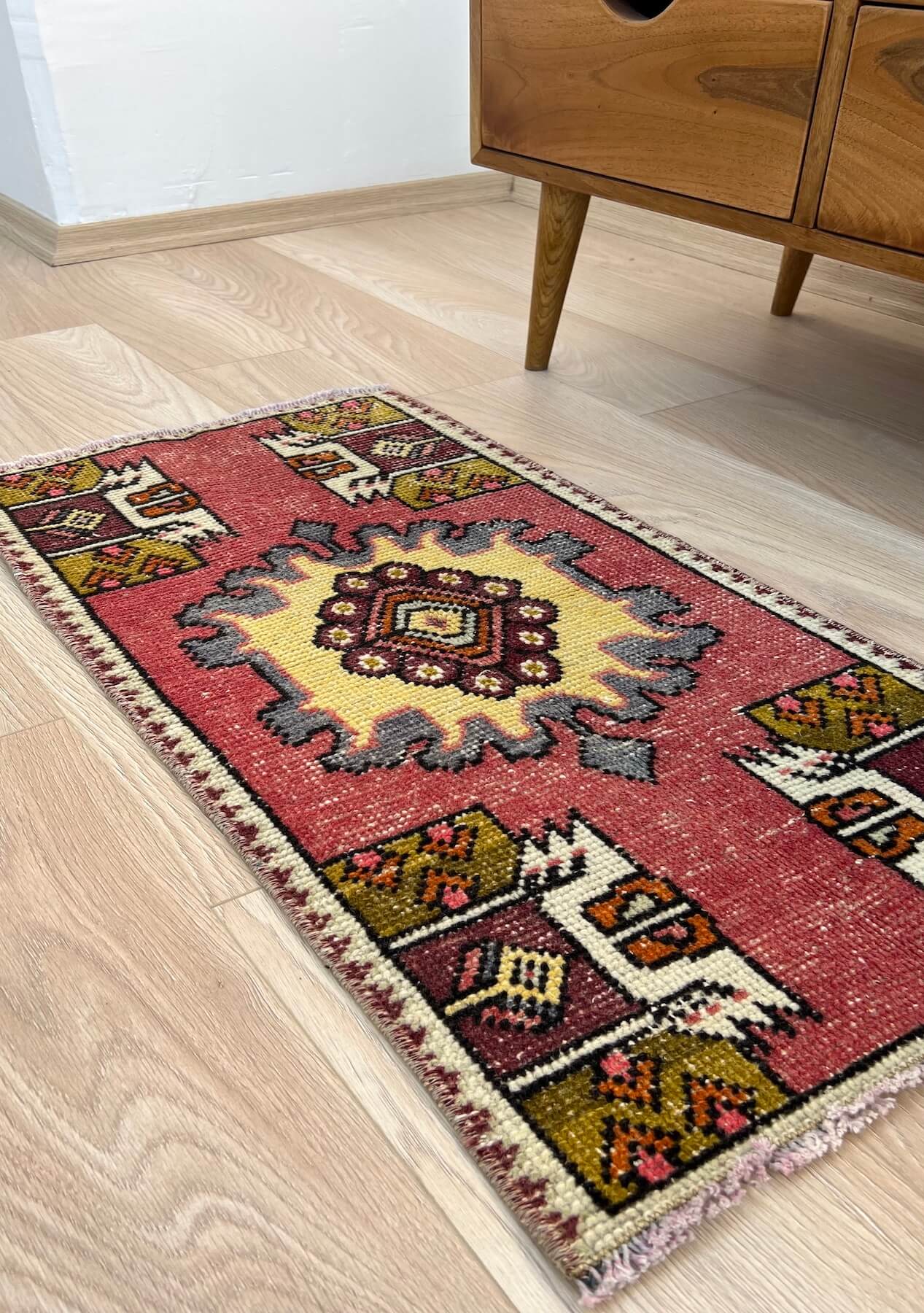 Yennefer - Vintage Mini Pink Area Rug - kudenrugs