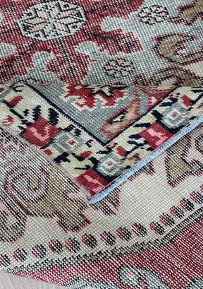 Yolanthe - Vintage Anatolian Rug - kudenrugs