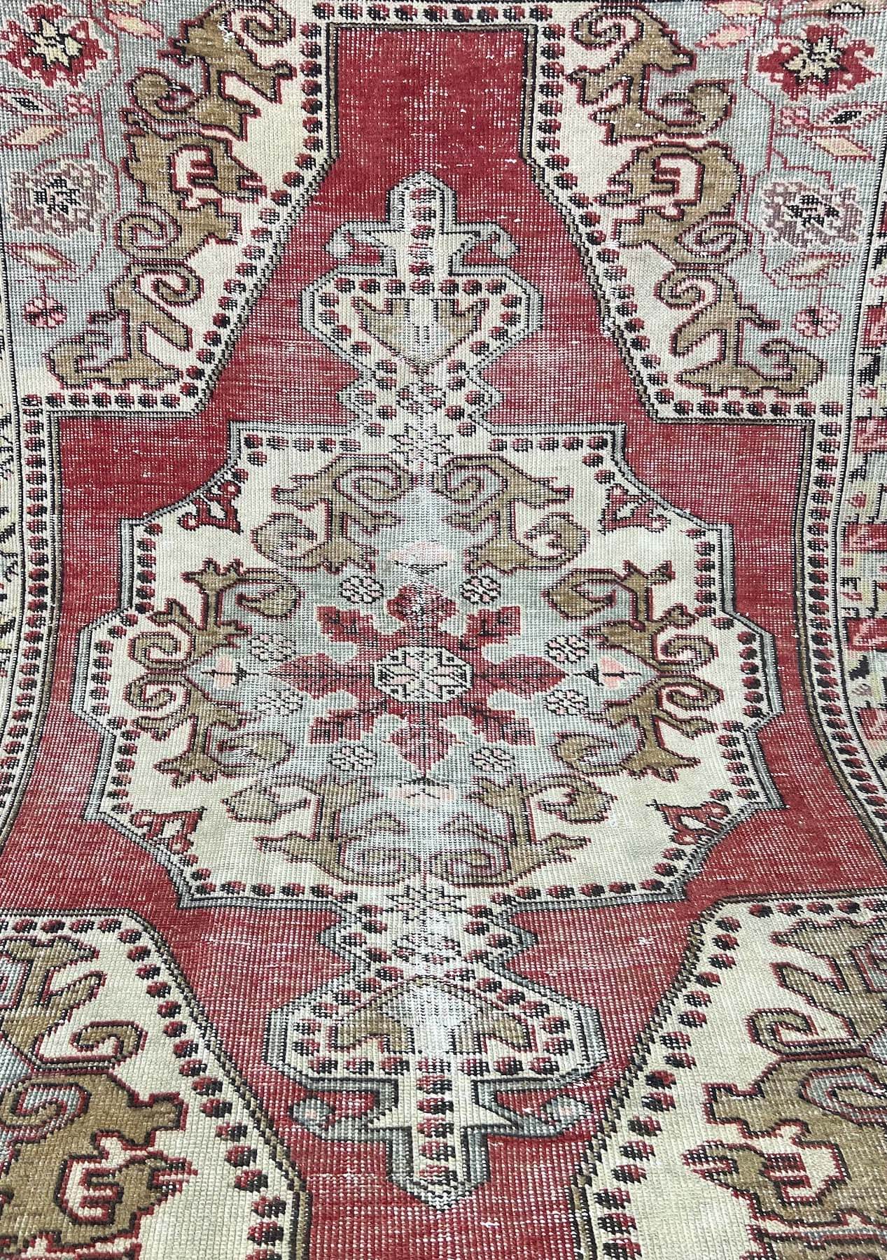 Yolanthe - Vintage Anatolian Rug - kudenrugs