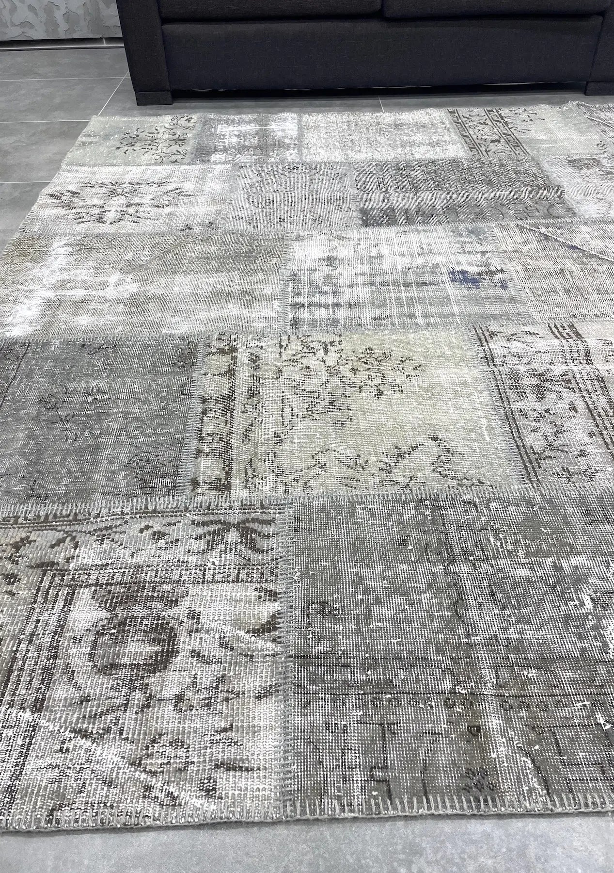 Zaafirah - Vintage Gray Patchwork Rug - kudenrugs