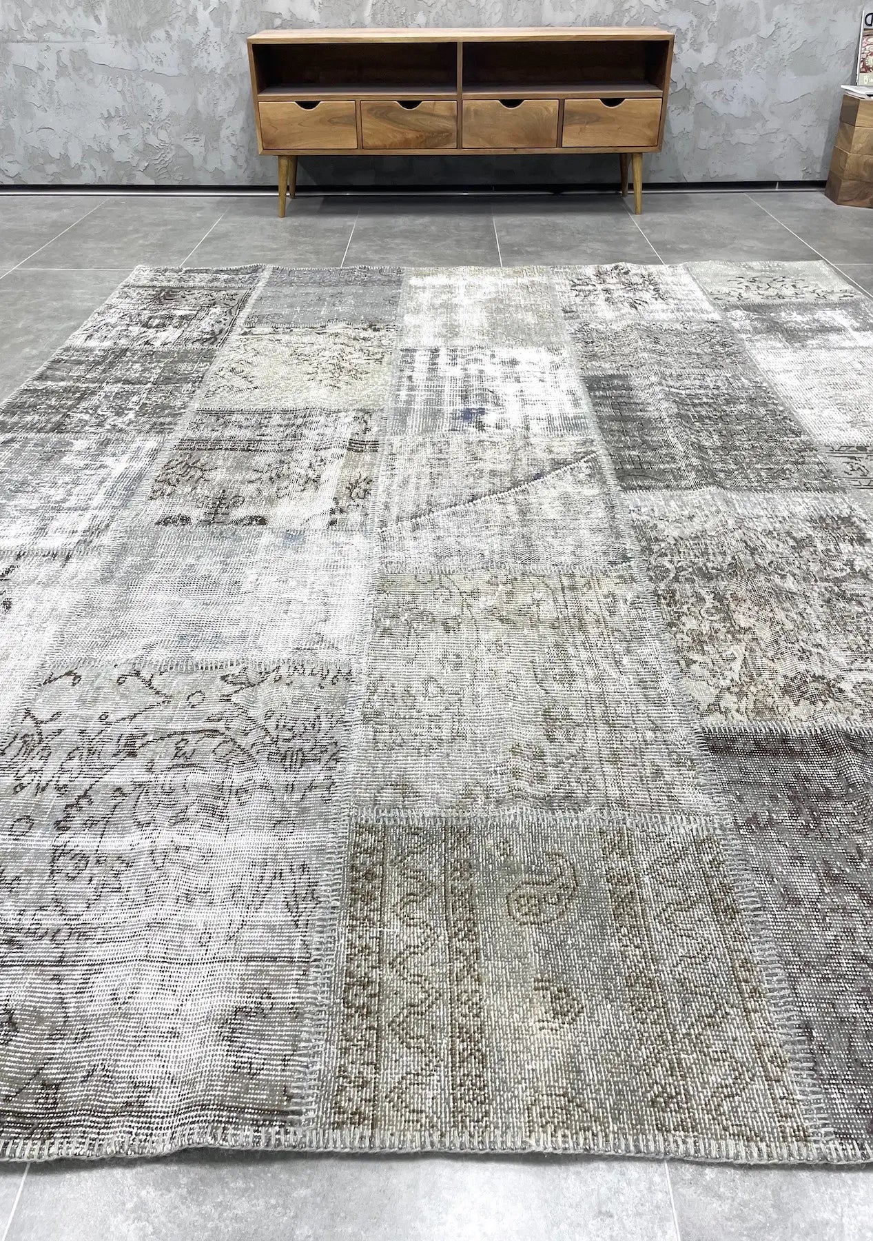 Zaafirah - Vintage Gray Patchwork Rug - kudenrugs