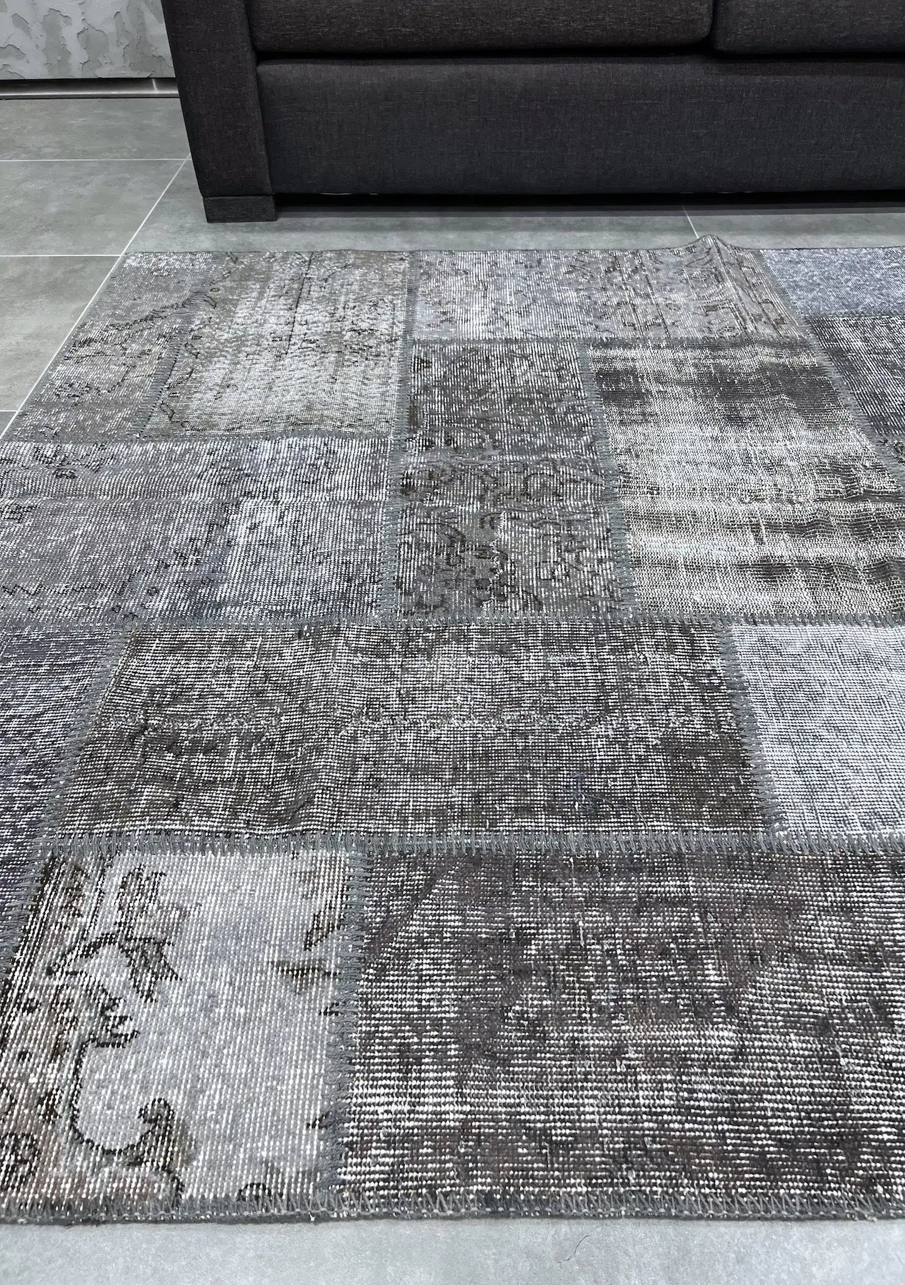 Zarita - Vintage Gray Patchwork Rug - kudenrugs