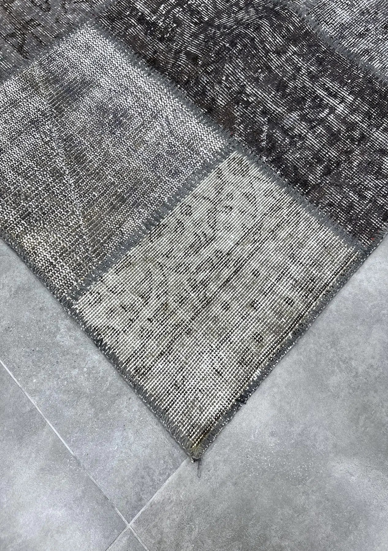 Zarita - Vintage Gray Patchwork Rug - kudenrugs