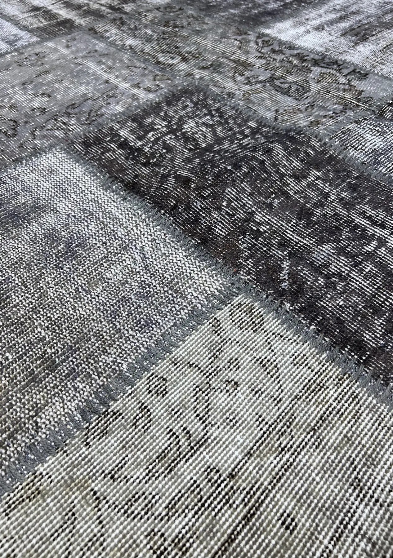 Zarita - Vintage Gray Patchwork Rug - kudenrugs