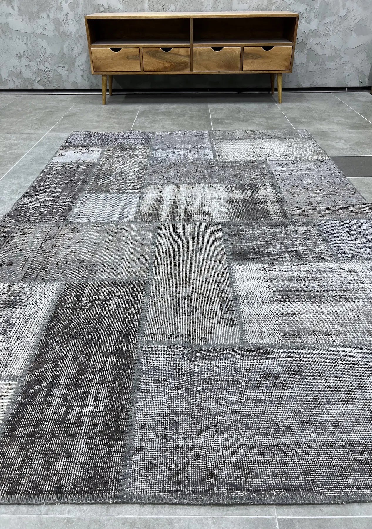 Zarita - Vintage Gray Patchwork Rug - kudenrugs