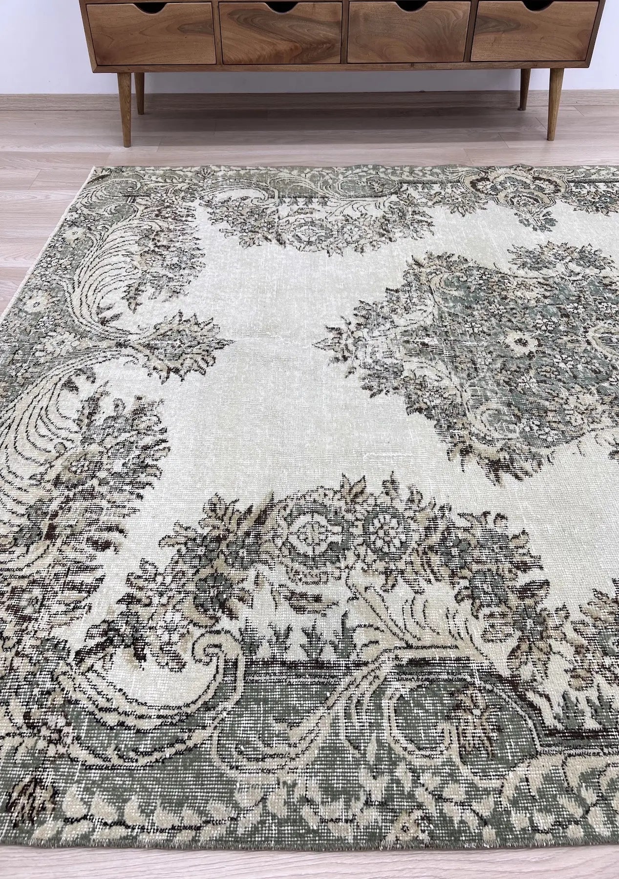 Zariyah - Vintage Beige Antique Washed Rug - kudenrugs