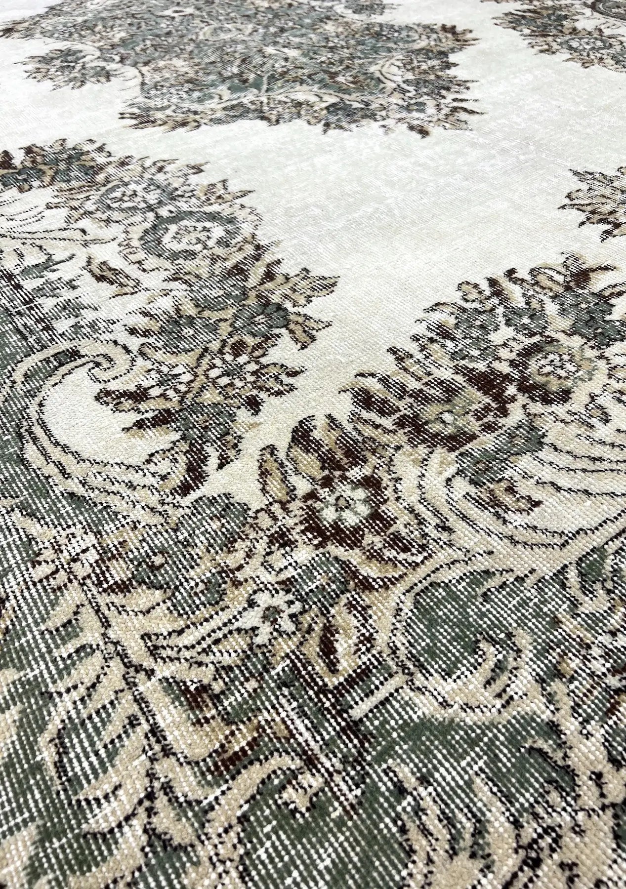 Zariyah - Vintage Beige Antique Washed Rug - kudenrugs