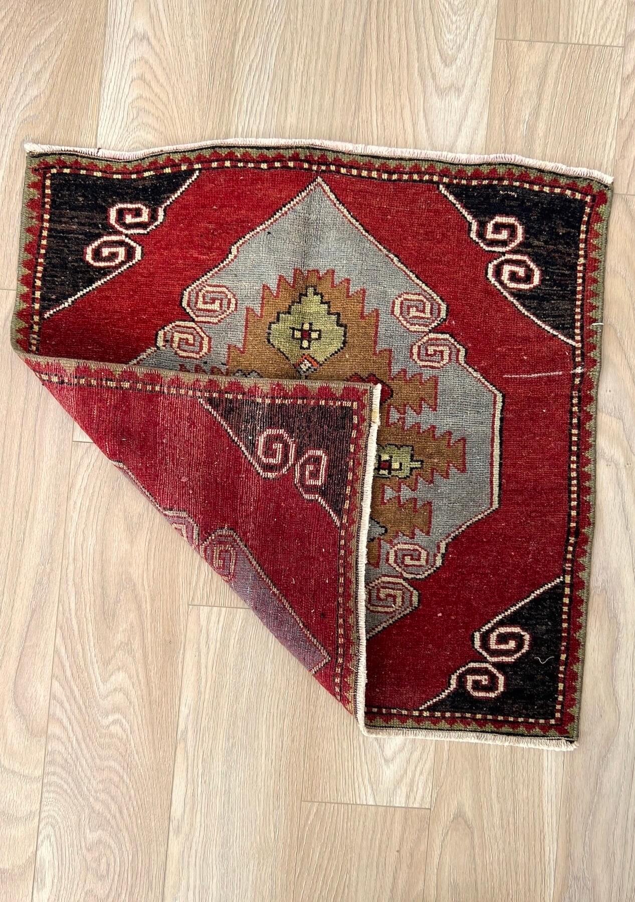 Zendaya - Vintage Mini Red Area Rug - kudenrugs