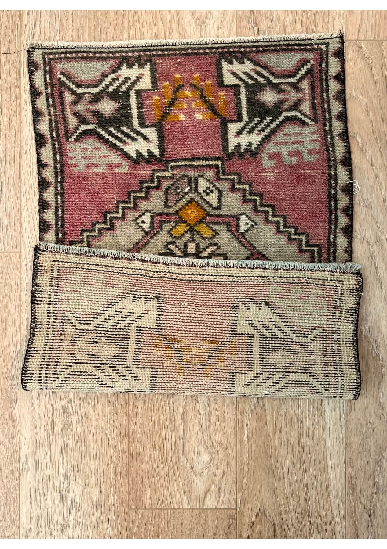Zoya - Vintage Mini Pink Area Rug - kudenrugs